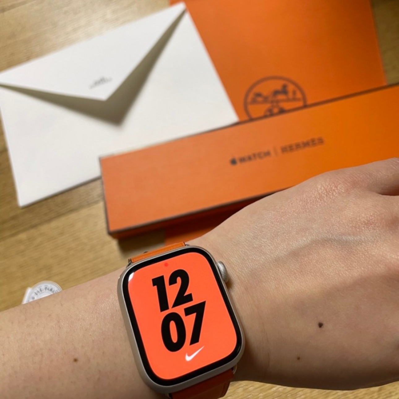 Apple Watch Hermes Series 8 45mm Silver Stainless Steel Case with Single Tour Rose Texas (Korean Ver.) 착용 스타일