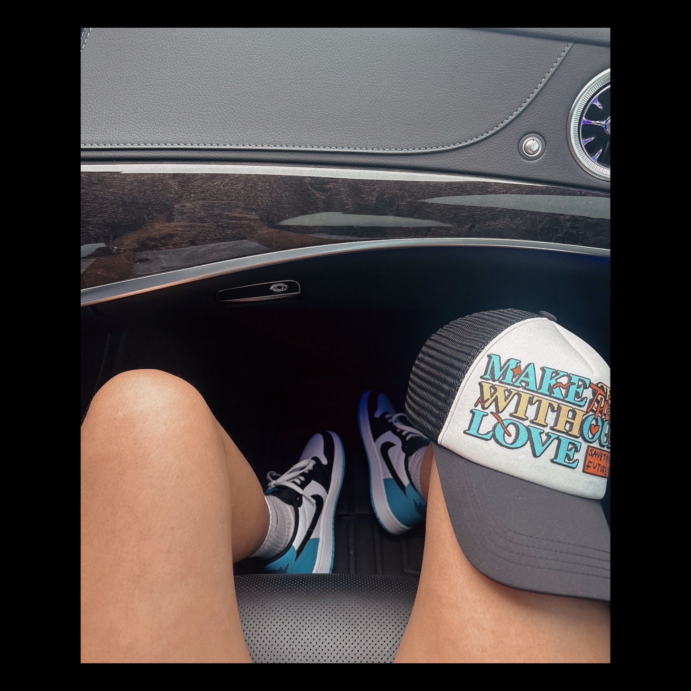 (W) Jordan 1 Retro Low OG Black and Dark Powder Blue 착용 스타일