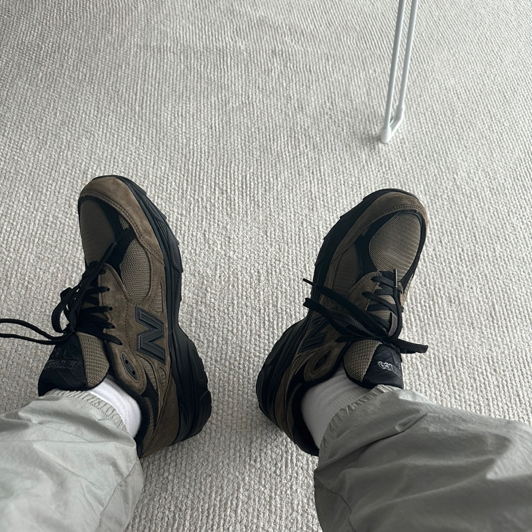 New Balance x JJJJound 990v3 Brown Black 착용 스타일