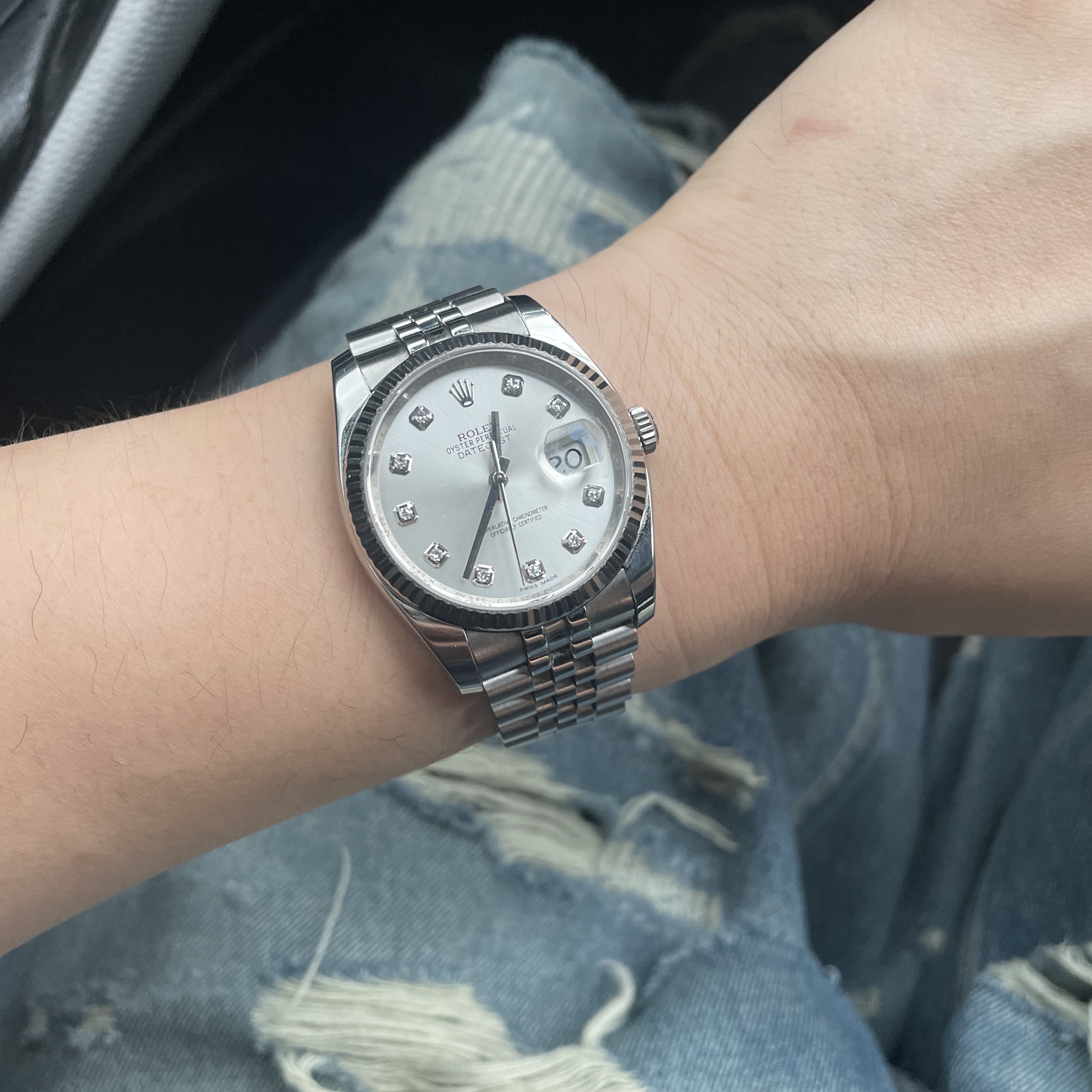 Balenciaga 3XL Sneakers Light Beige, Rolex Datejust 36mm 126234 MoP Diamond-Set Jubilee 착용 스타일 - 3