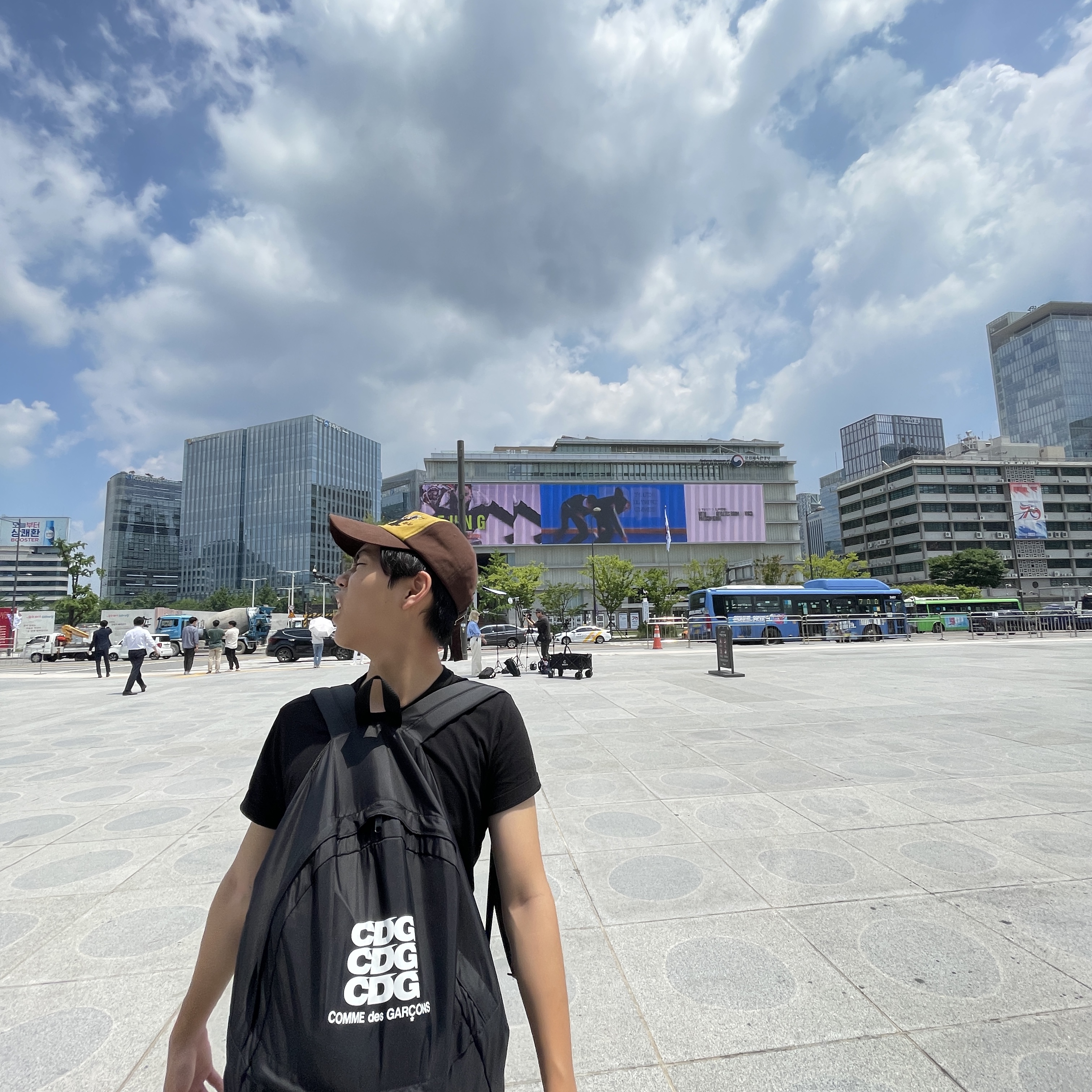 CDG Backpack Black 착용 스타일