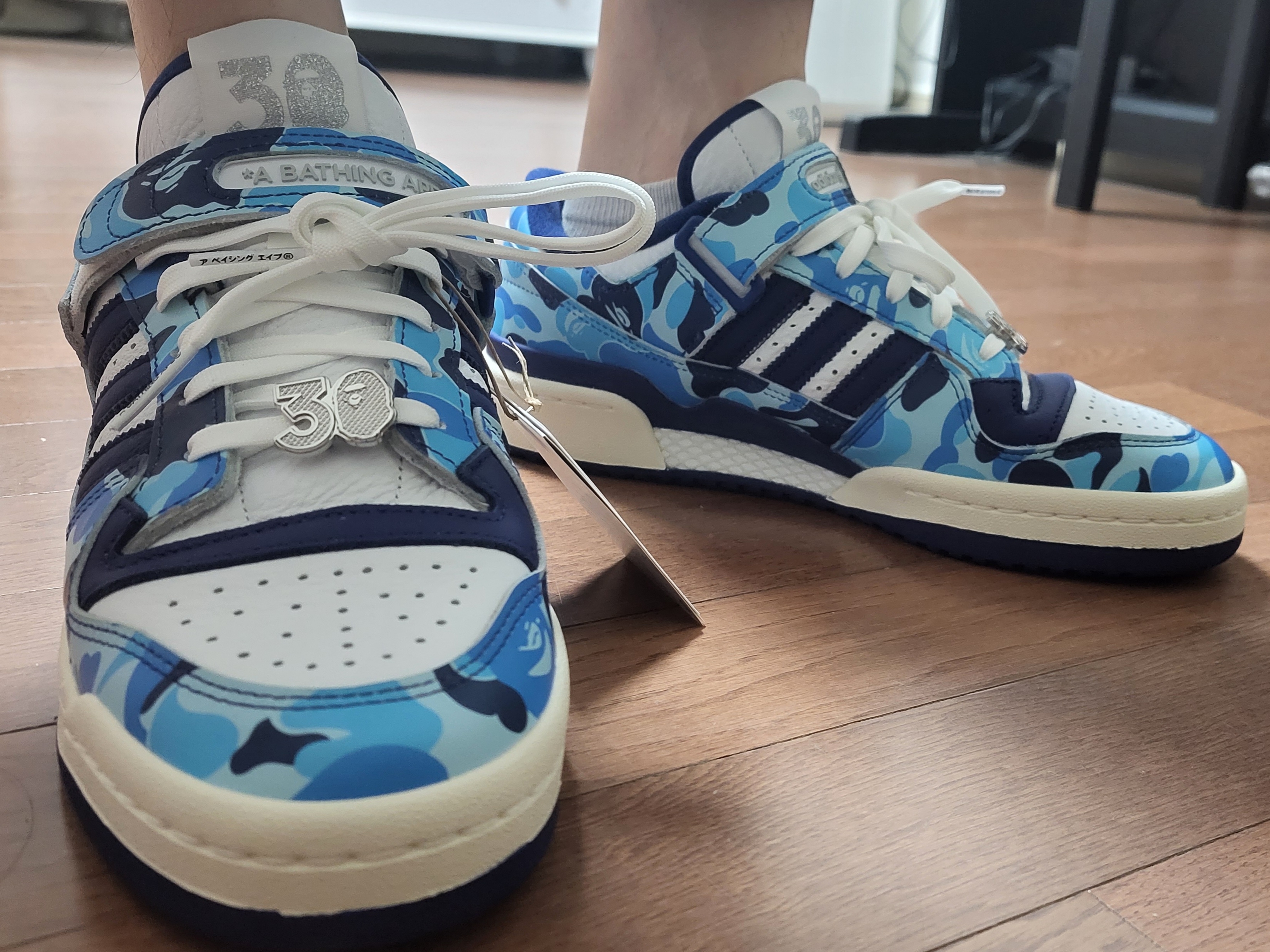 Adidas x BAPE Forum 84 Low Blue Camo 착용 스타일 - 3