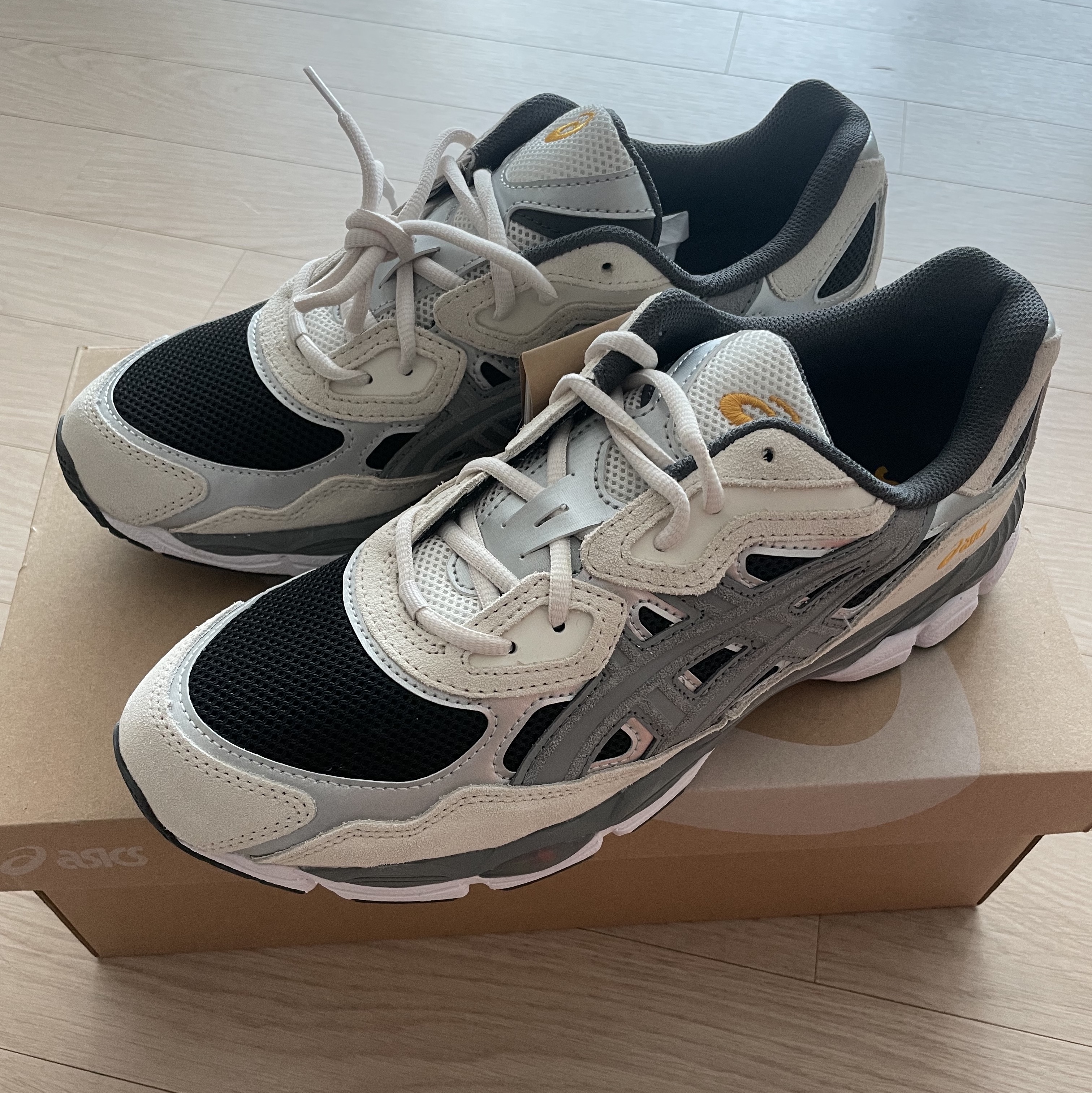 Asics Gel-NYC Black Clay Grey 착용 스타일