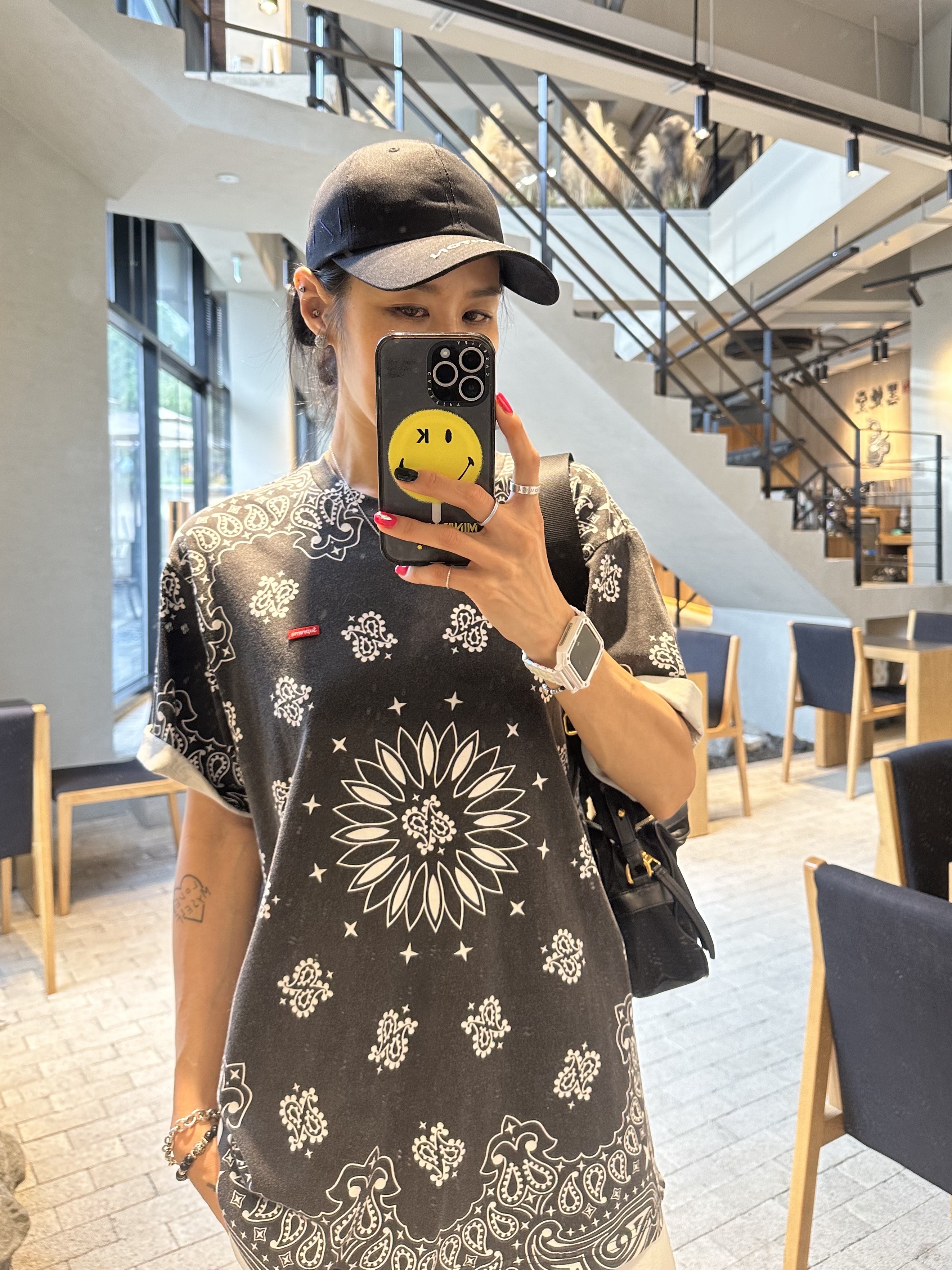 Supreme Small Box T-Shirt Black Bandana - 21SS, Nike x Sacai VaporWaffle Black White 착용 스타일 - 2