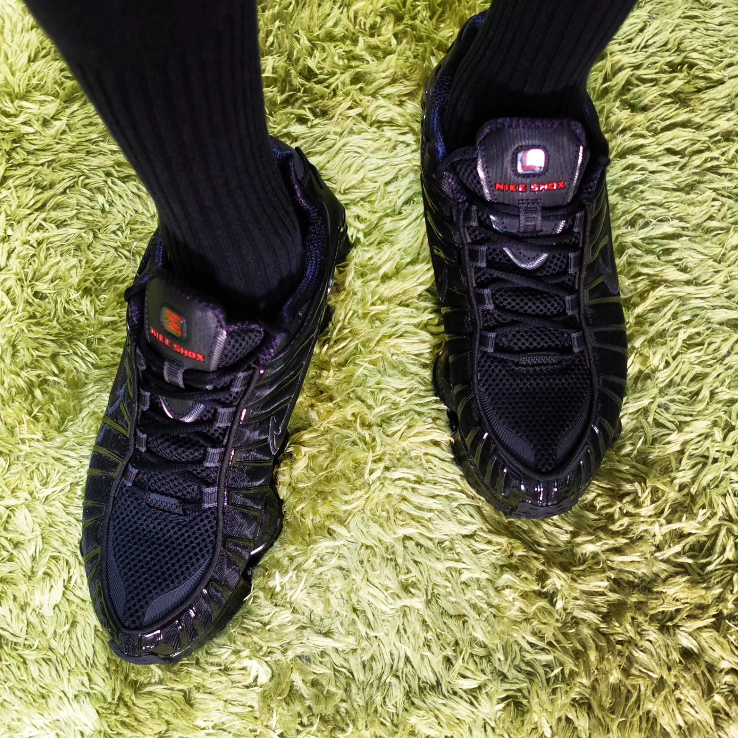 (W) Nike Shox TL Black and Max Orange 착용 스타일 - 4