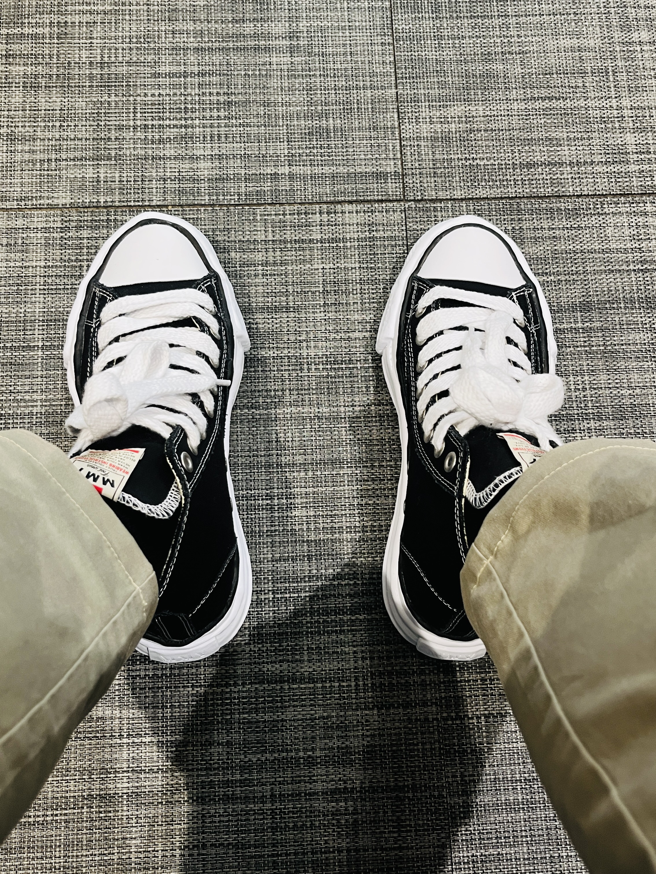 Maison Mihara Yasuhiro Peterson OG Sole Canvas High-top Sneakers Black 착용 스타일