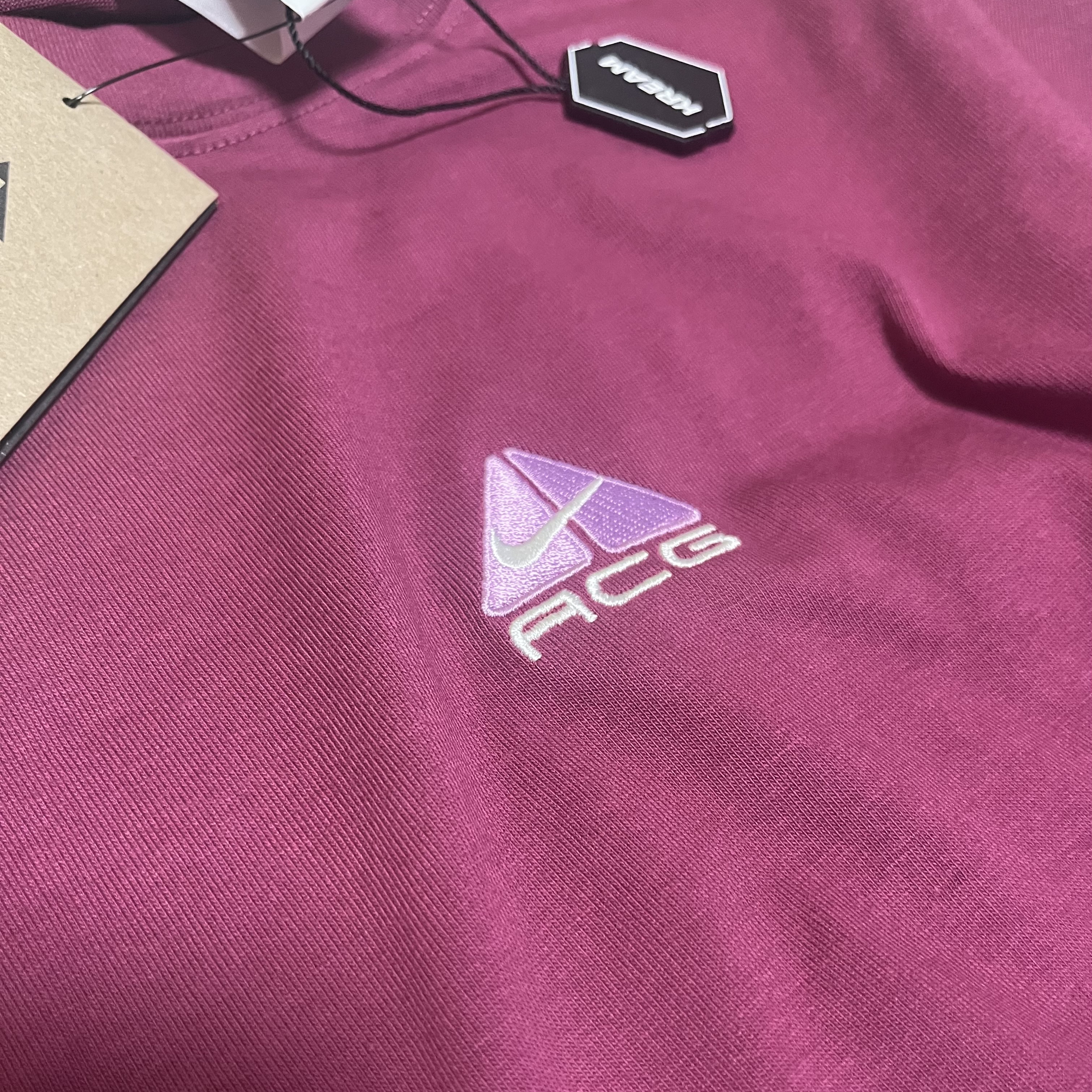 Nike ACG T-Shirt Rosewood - US/EU 착용 스타일
