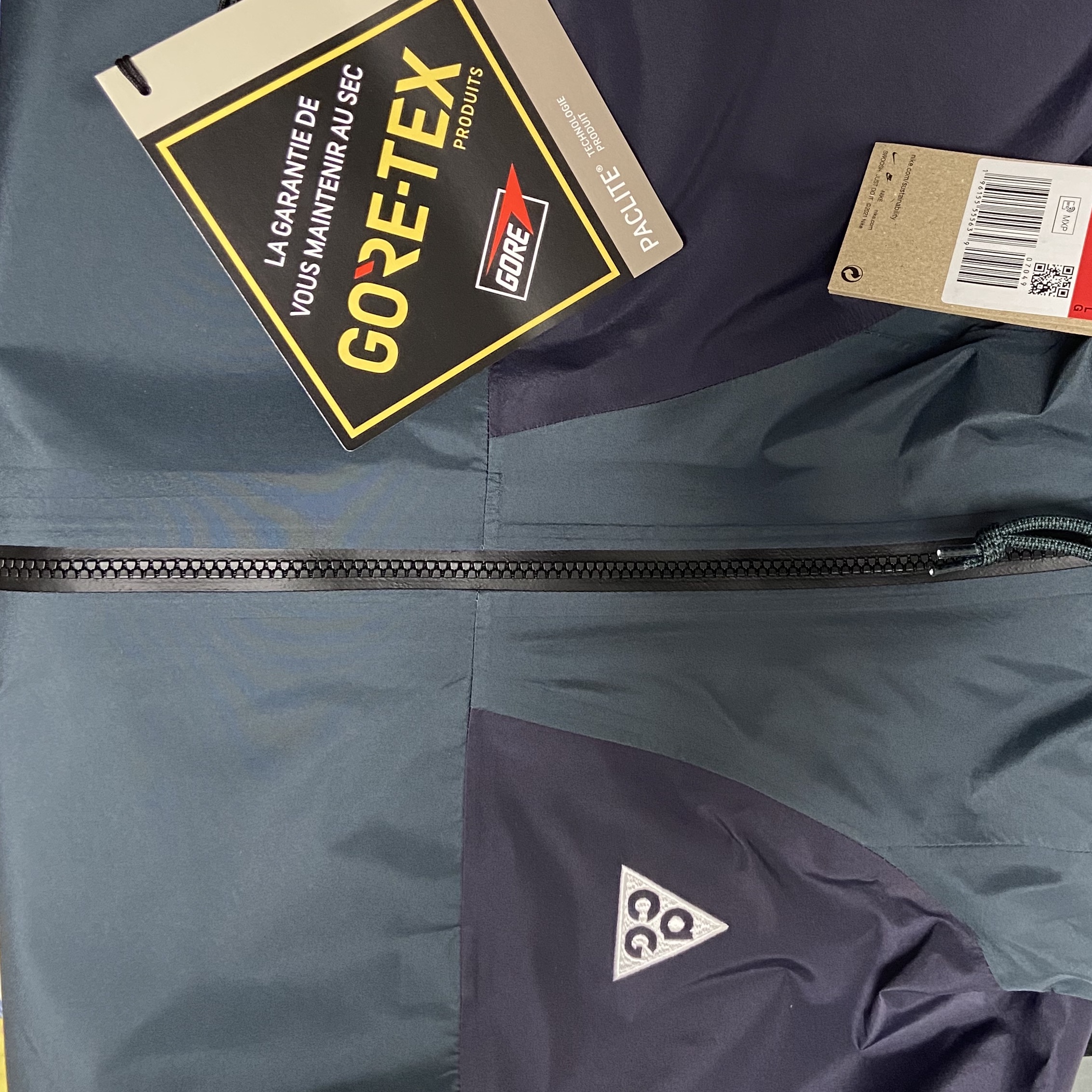 (W) Nike ACG Storm-Fit ADV Chain of Craters Jacket Faded Spruce Gridiron - US/EU 착용 스타일