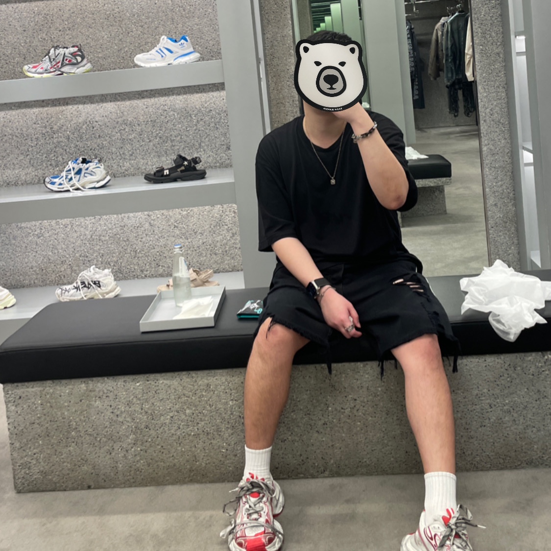 Balenciaga x Adidas Baggy Shorts Black, Louis Vuitton Pocket Organizer Green Lights 착용 스타일