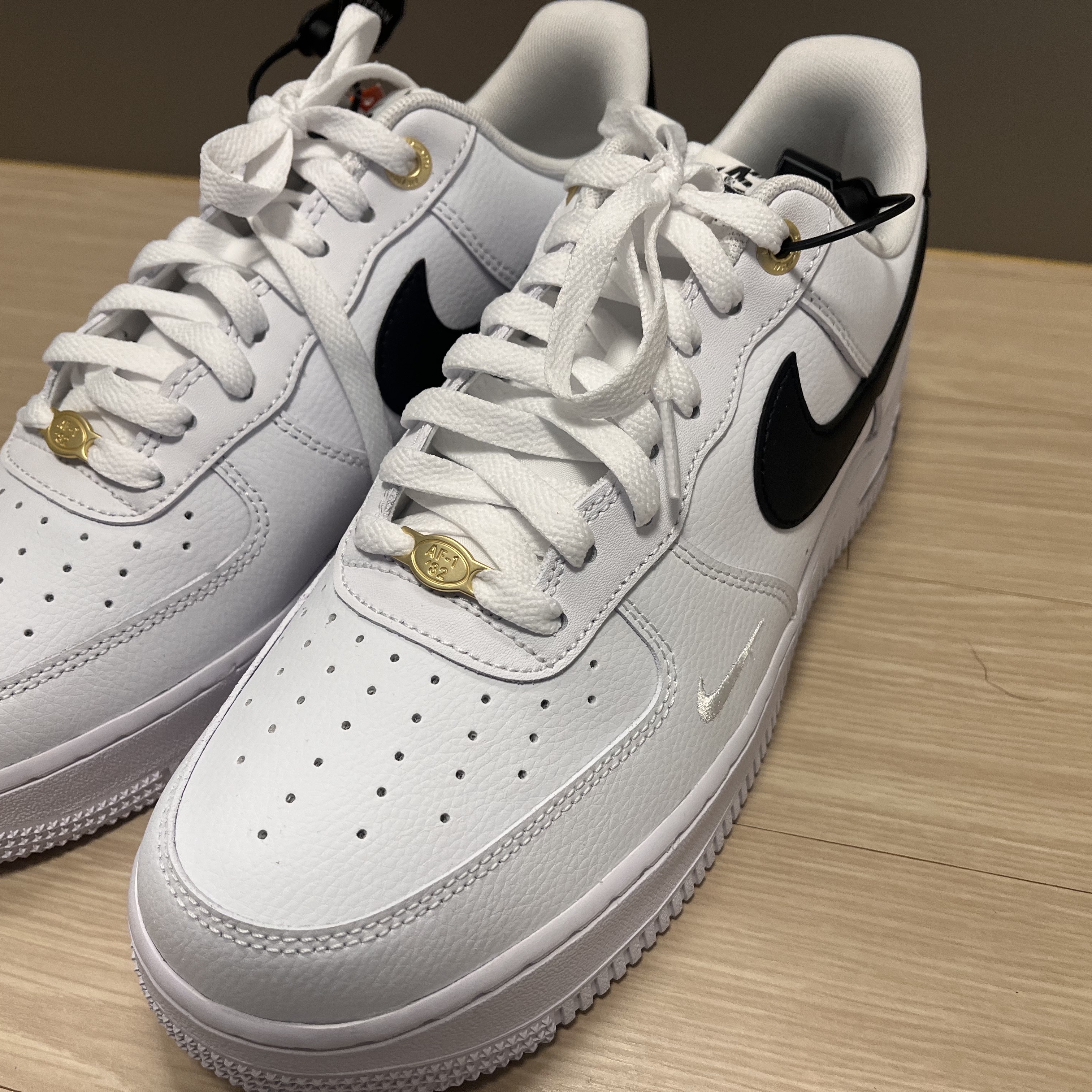Nike Air Force 1 '07 LV8 40th Anniversary Join Forces White Black 착용 스타일
