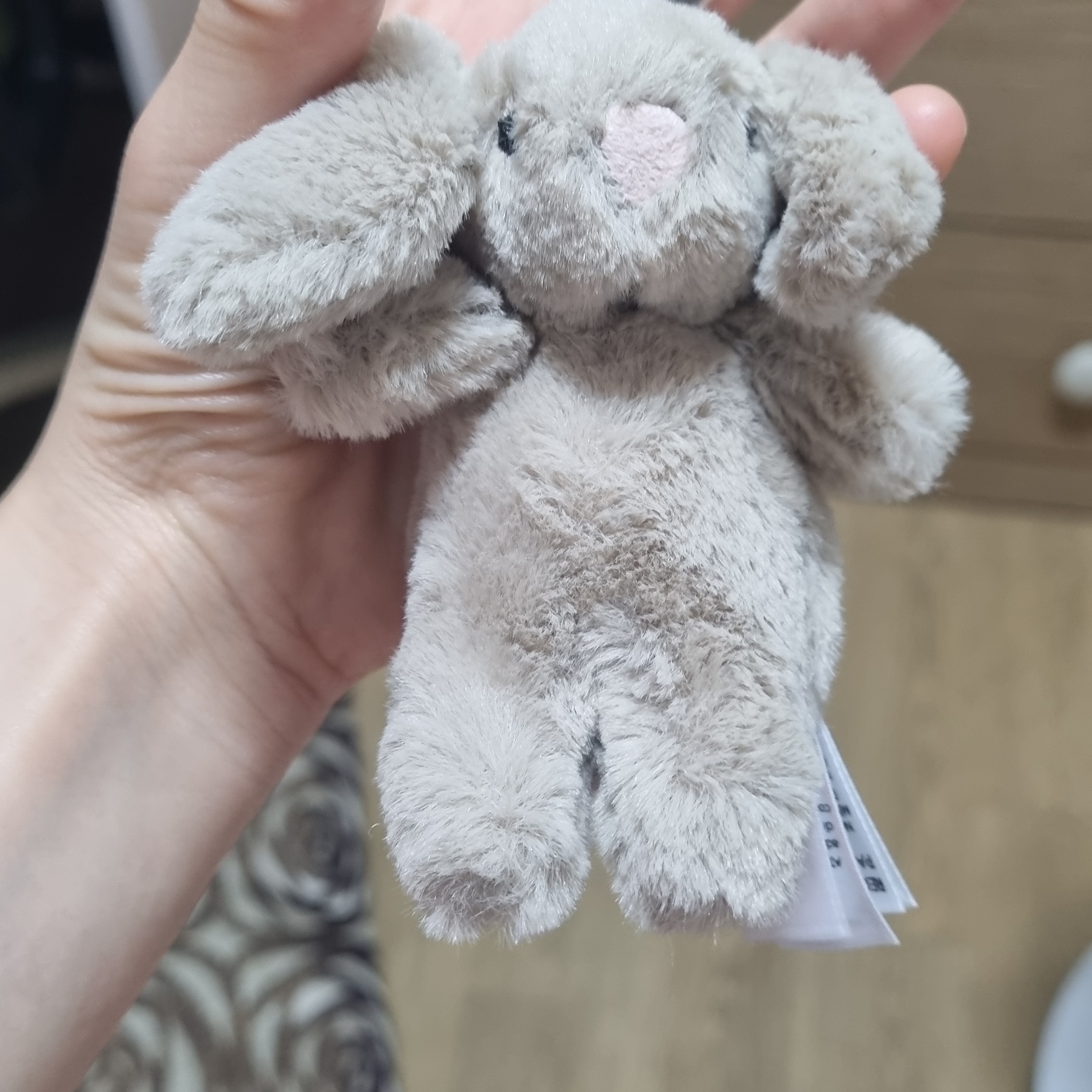 Jellycat Bashful Bunny Bag Charm Beige 착용 스타일