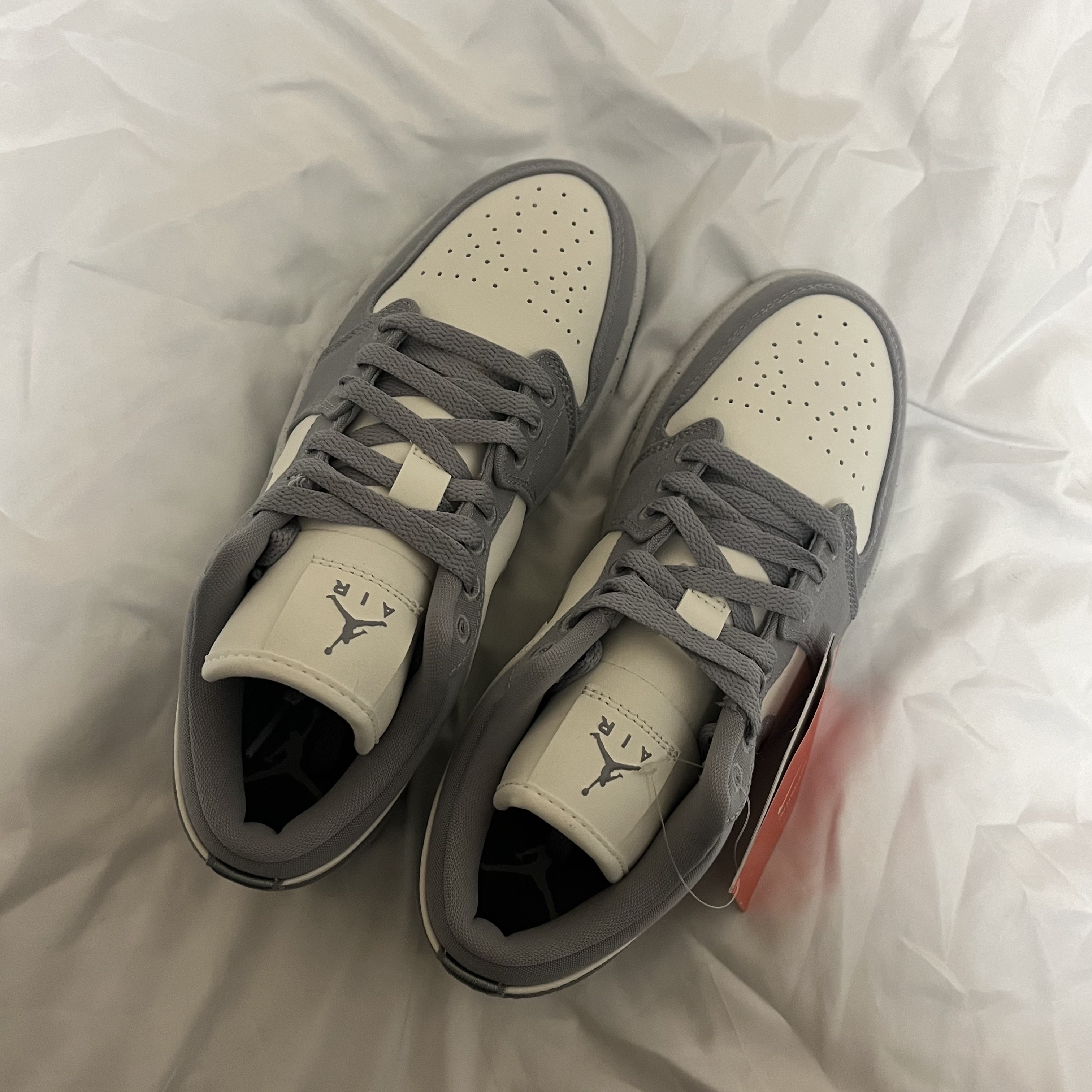 (W) Jordan 1 Low SE Light Steel Grey 착용 스타일 - 2