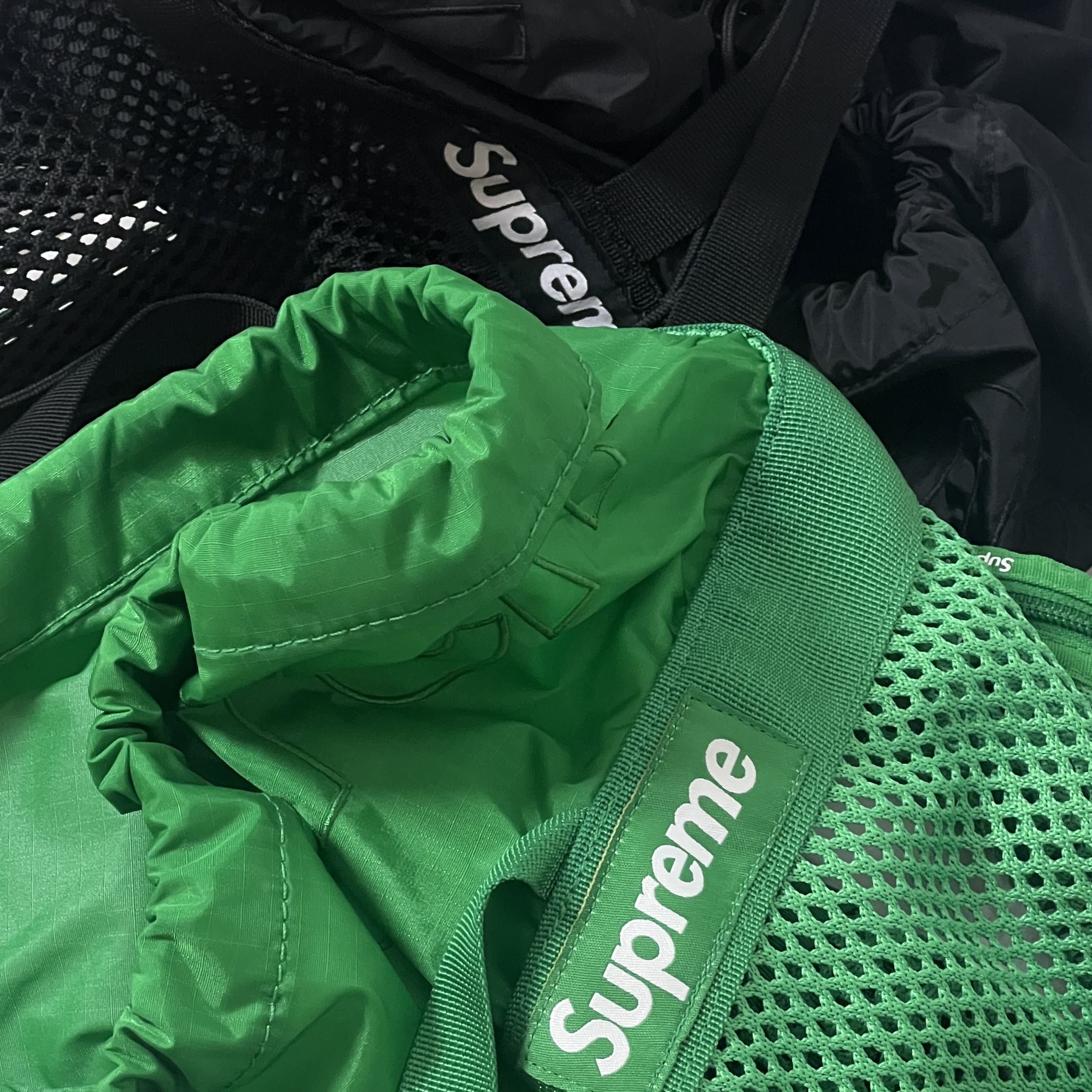 Supreme Mesh Backpack Green - 23SS 착용 스타일