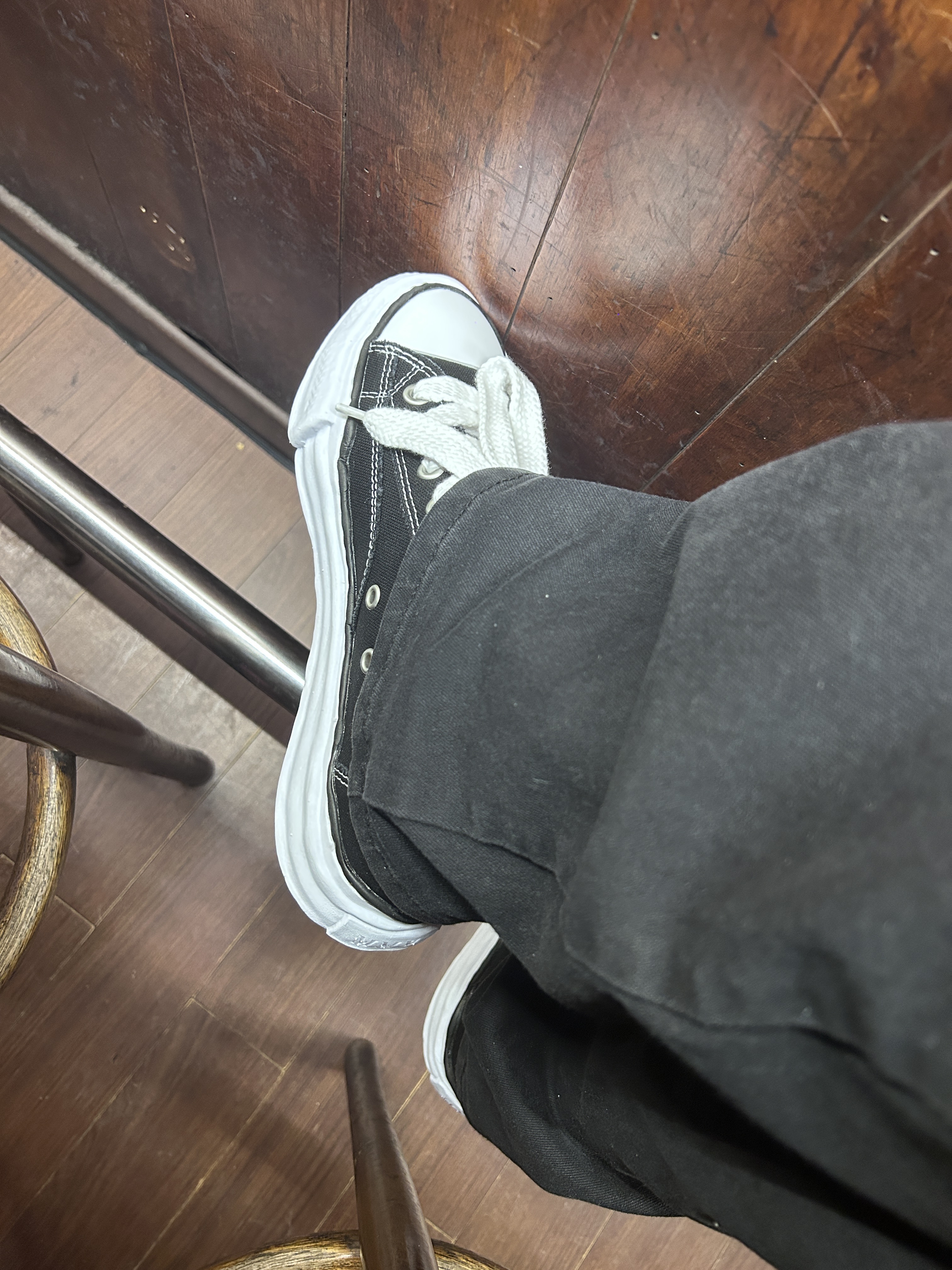 Maison Mihara Yasuhiro Peterson OG Sole Canvas Low Sneakers Black 착용 스타일 - 3
