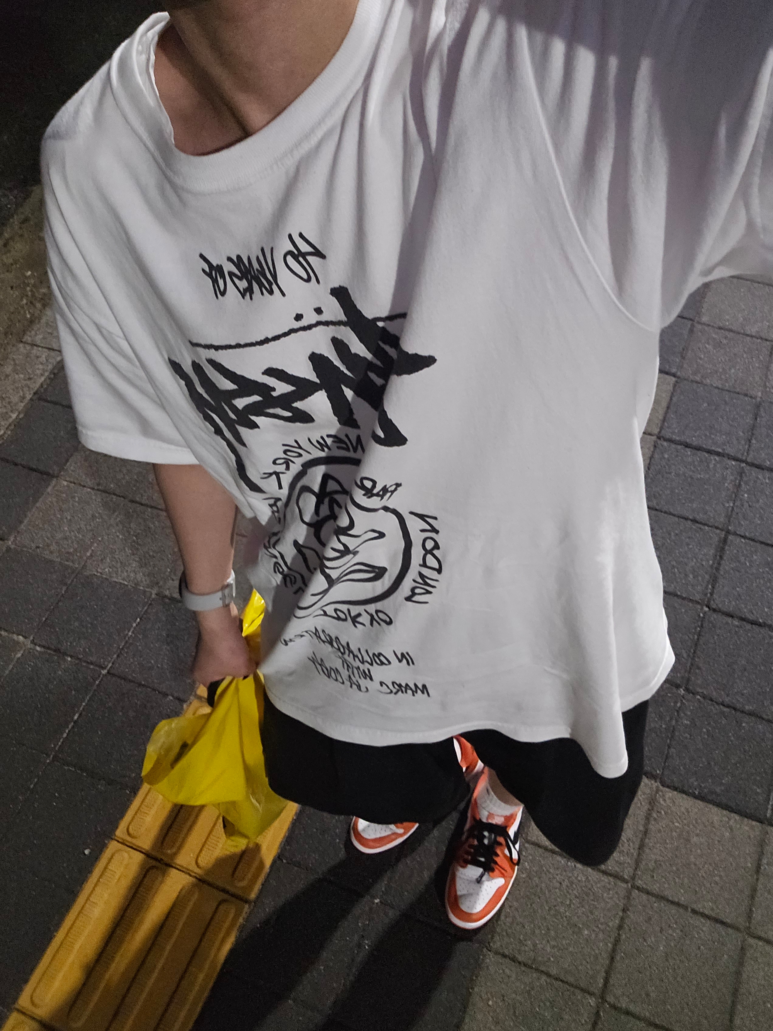 Jordan 1 Low OG Starfish, Stussy x Marc Jacobs 40 WT T-Shirt 착용 스타일