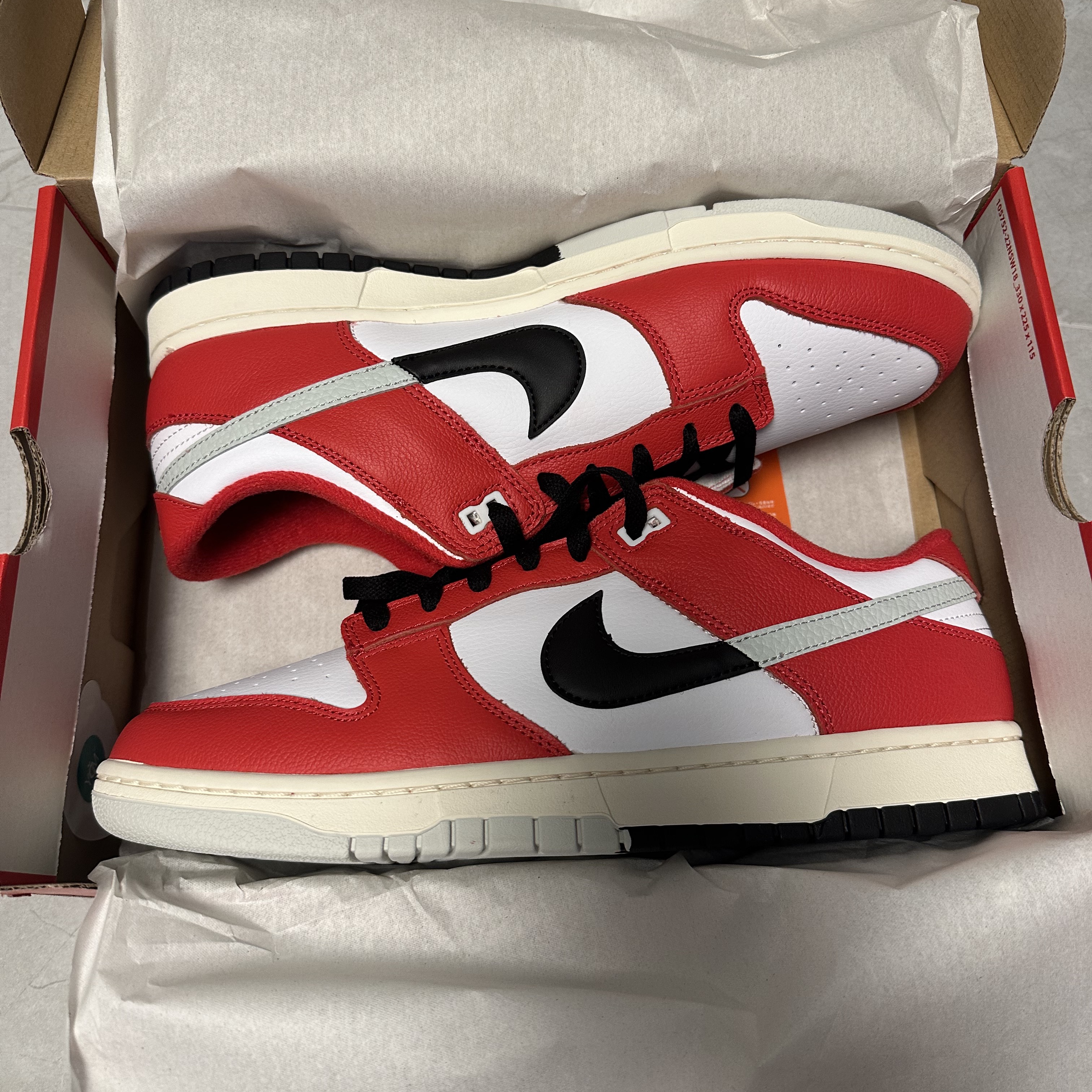 Nike Dunk Low Retro PRM University Red Black 착용 스타일 - 2
