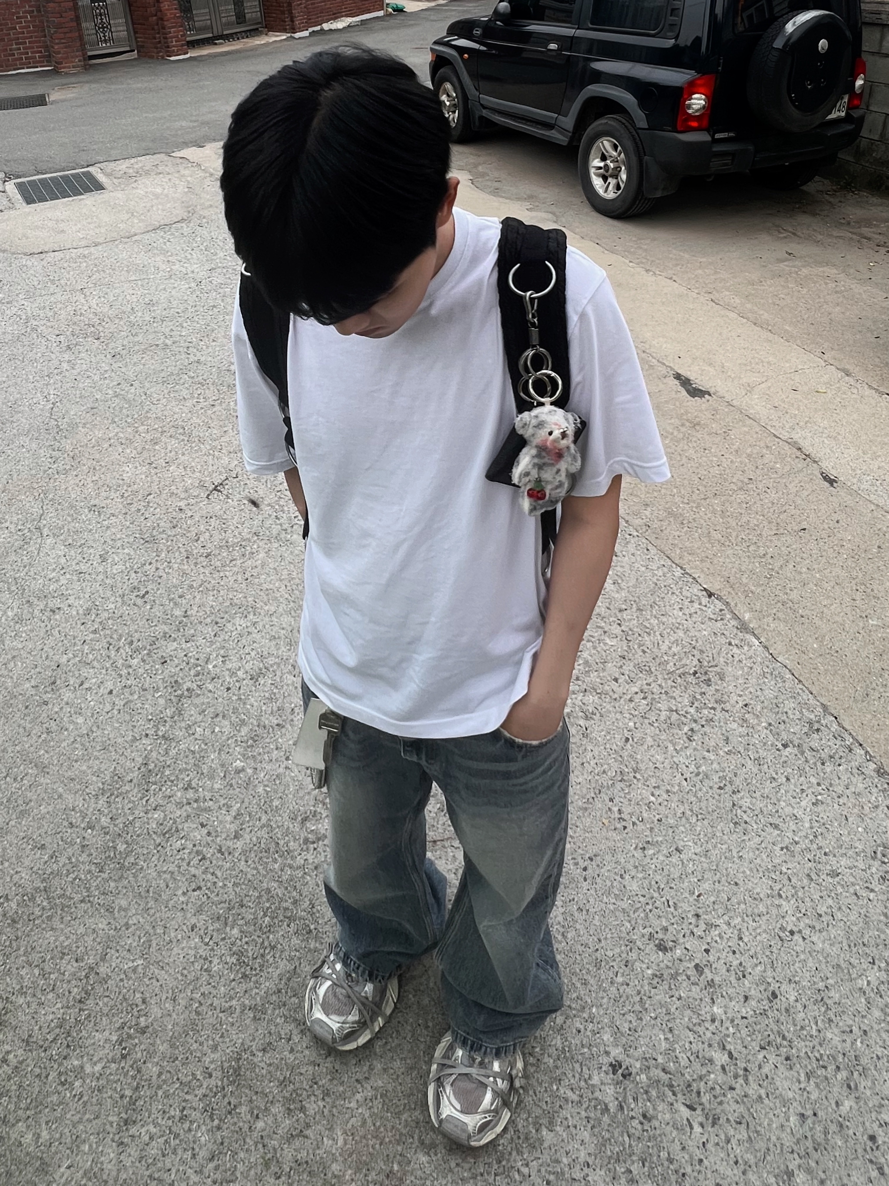 Balenciaga 3XL Sneakers Light Beige 착용 스타일