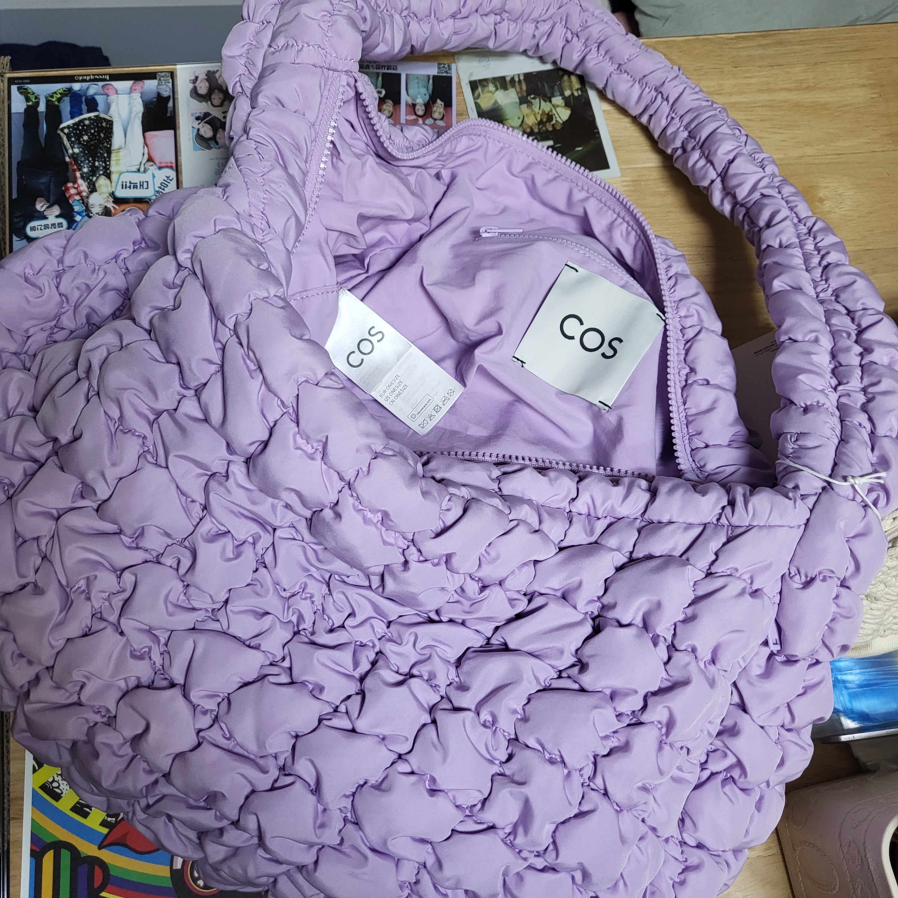 COS Quilted Oversized Shoulder Bag Purple 착용 스타일 - 2