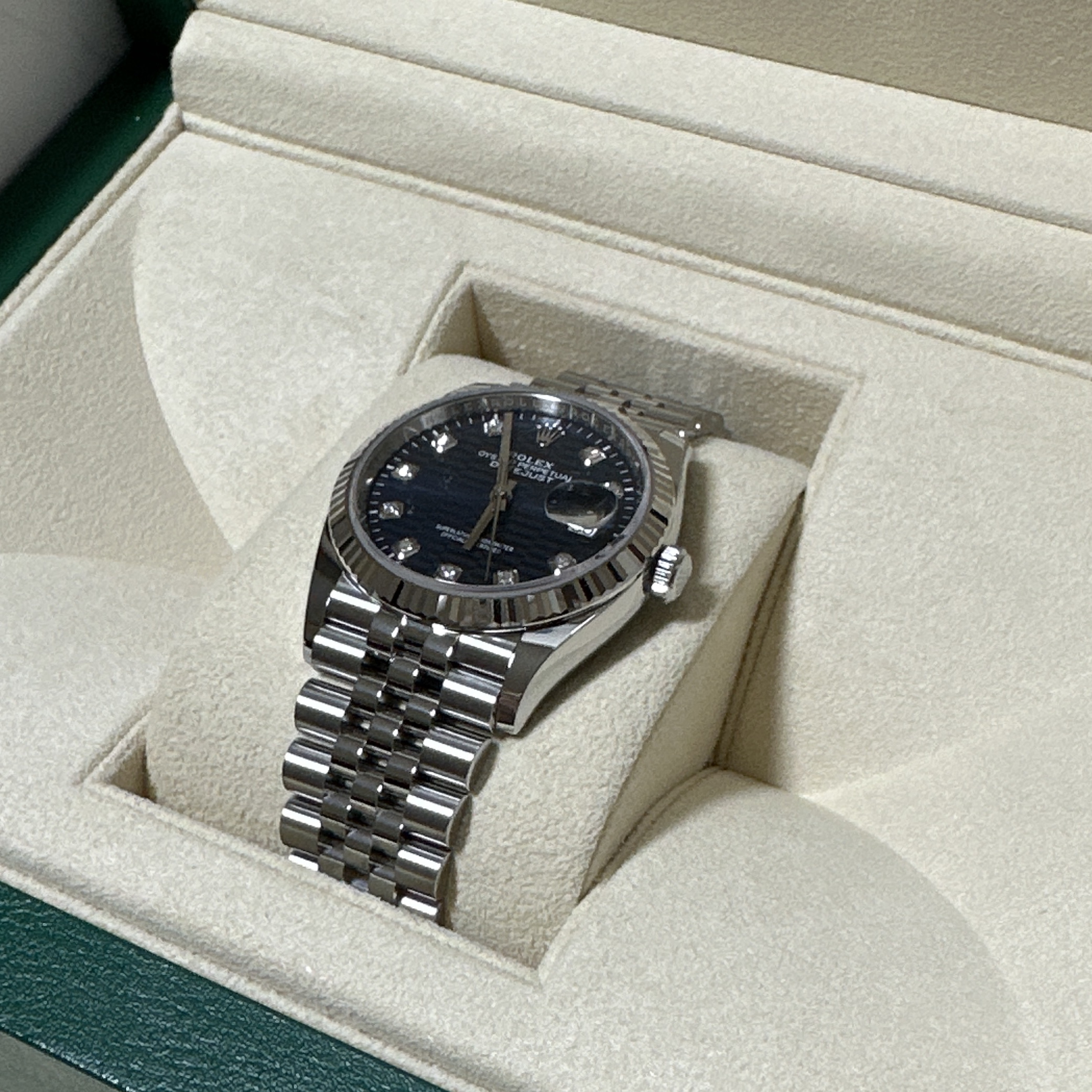Rolex Datejust 36mm 126234 Fluted Motif Bright Blue Diamond-Set Jubilee 착용 스타일