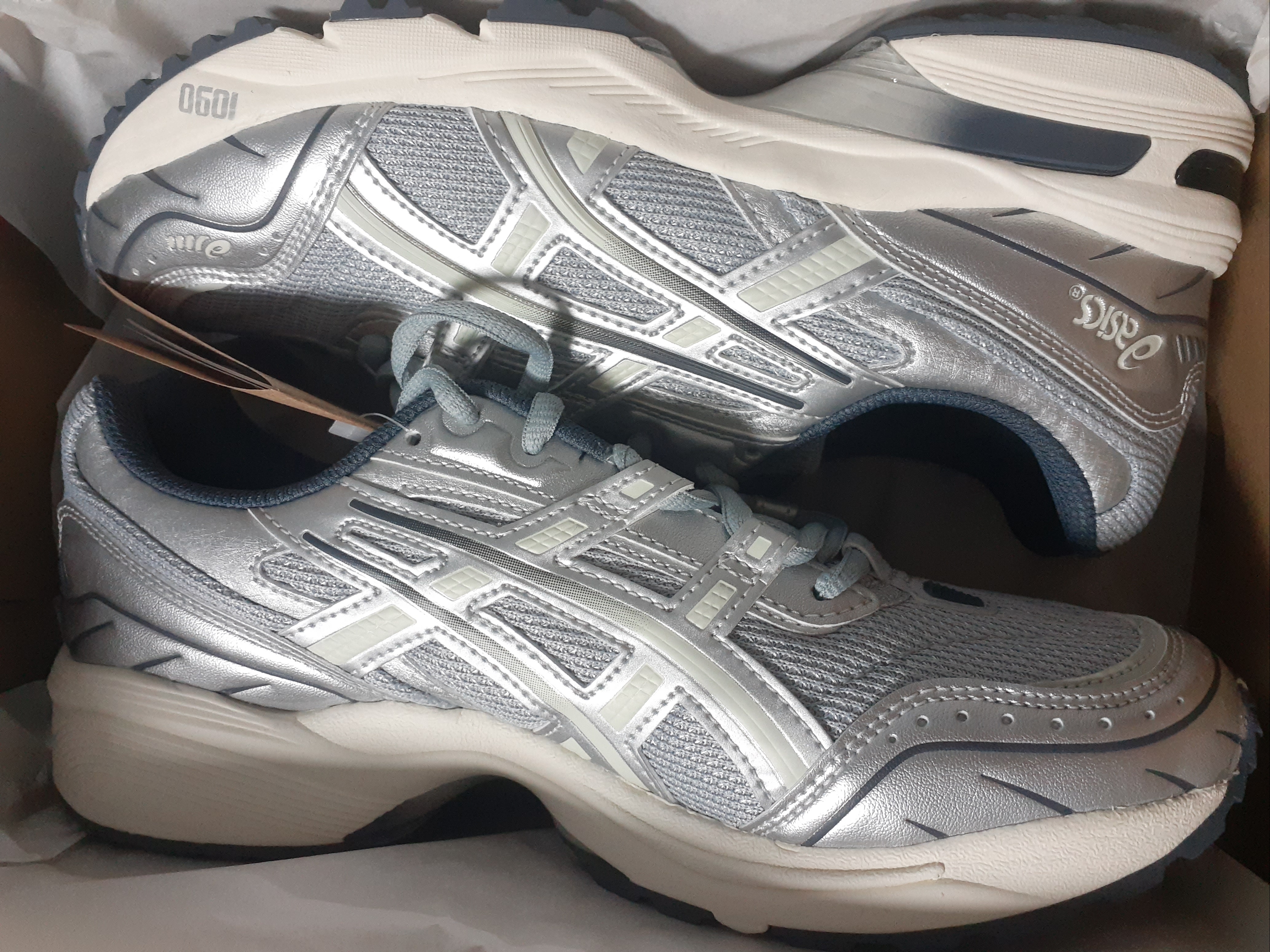 Asics Gel-1090 Piedmont Grey 착용 스타일