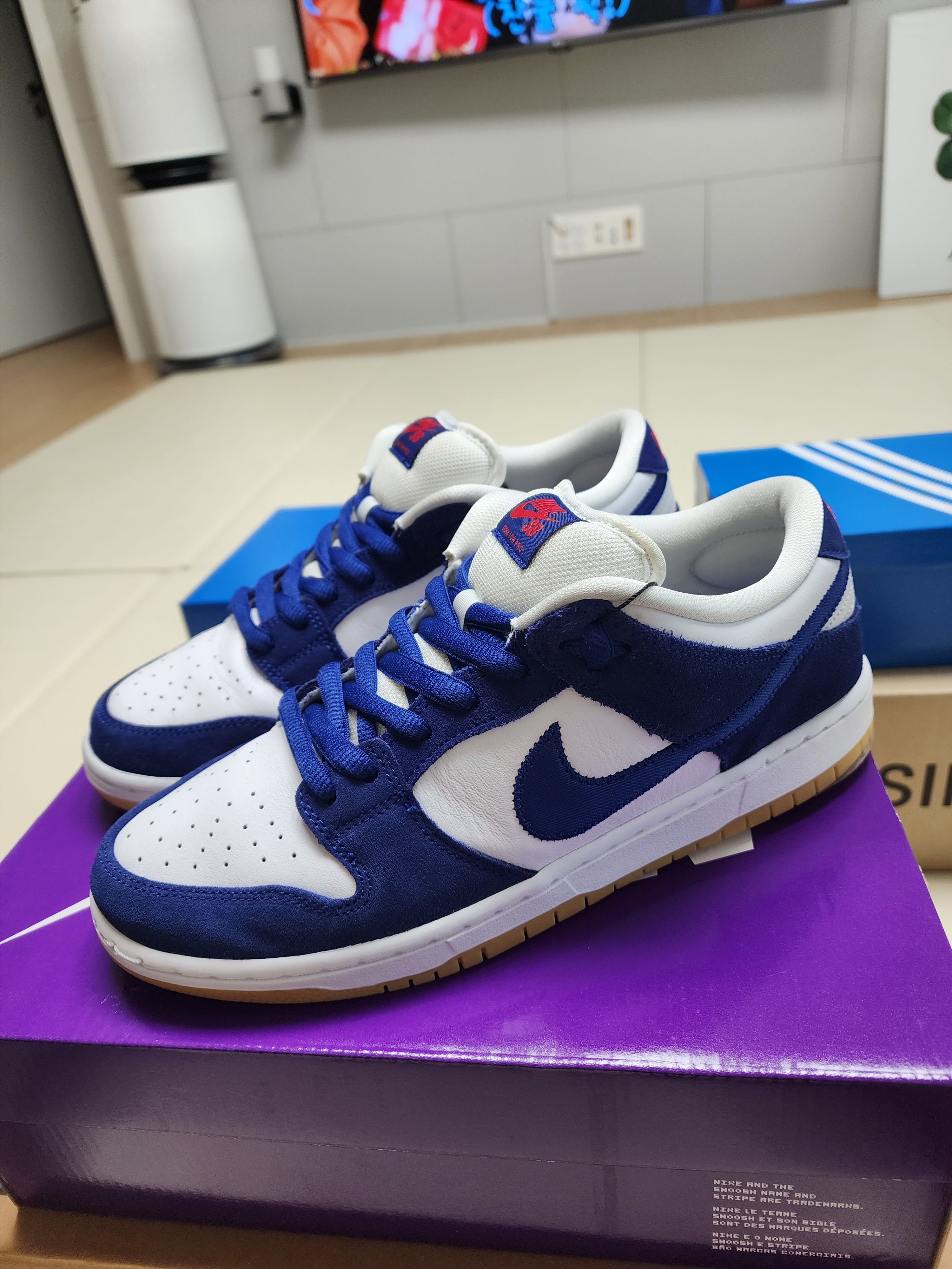 Nike SB Dunk Low Pro Premium Deep Royal Blue 착용 스타일 - 1
