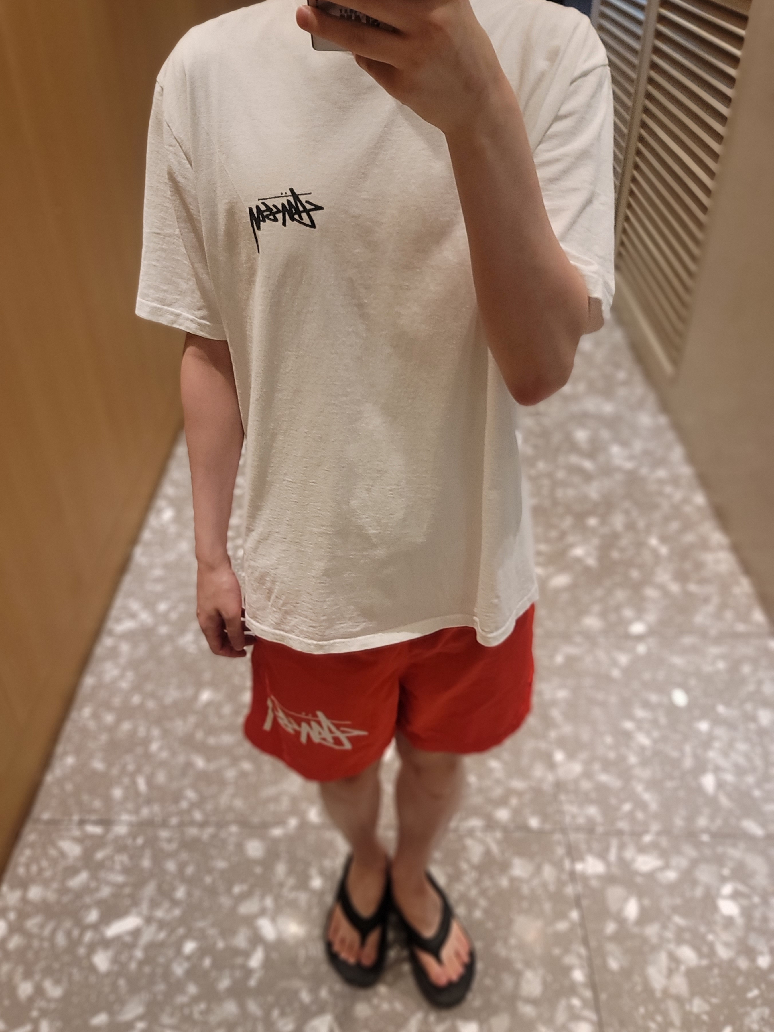 Stussy Fuzzy Dice T-Shirt White, Nike x Stussy Water Shorts Habanero Red 착용 스타일