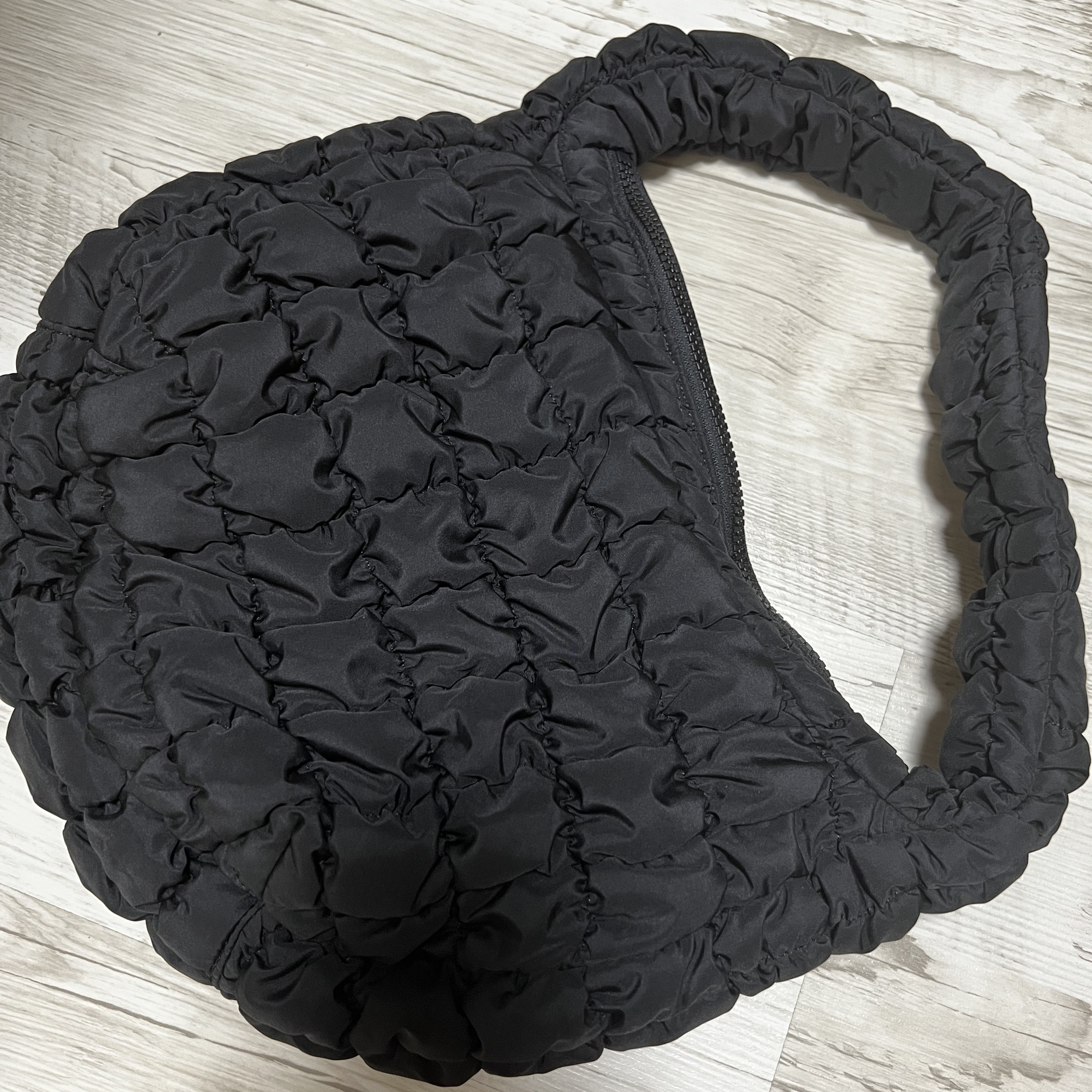 COS Quilted Mini Bag Black 착용 스타일