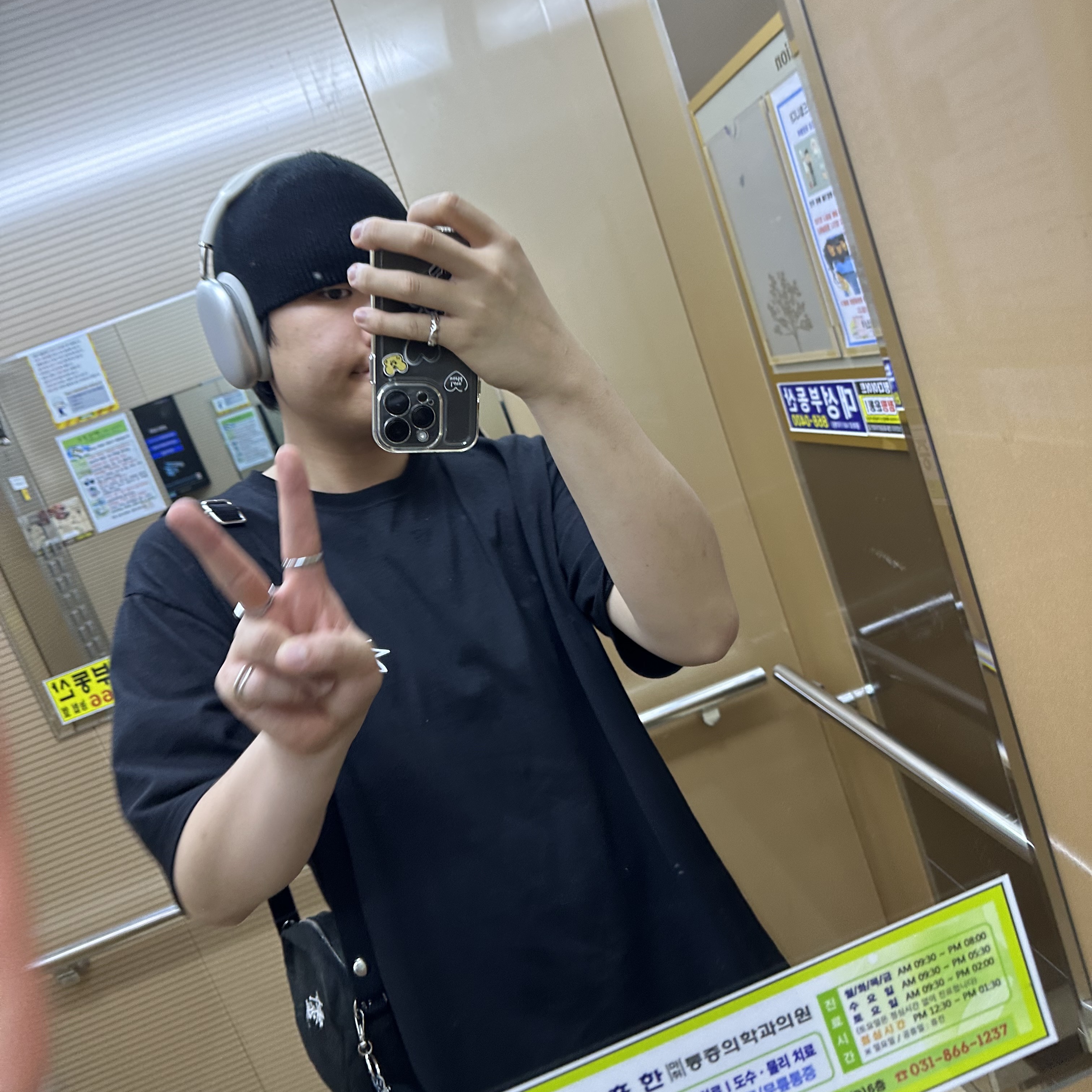 Apple AirPods Max Lightning Silver (Korean Ver.), Stussy Diced Out T-Shirt Black 착용 스타일 - 2