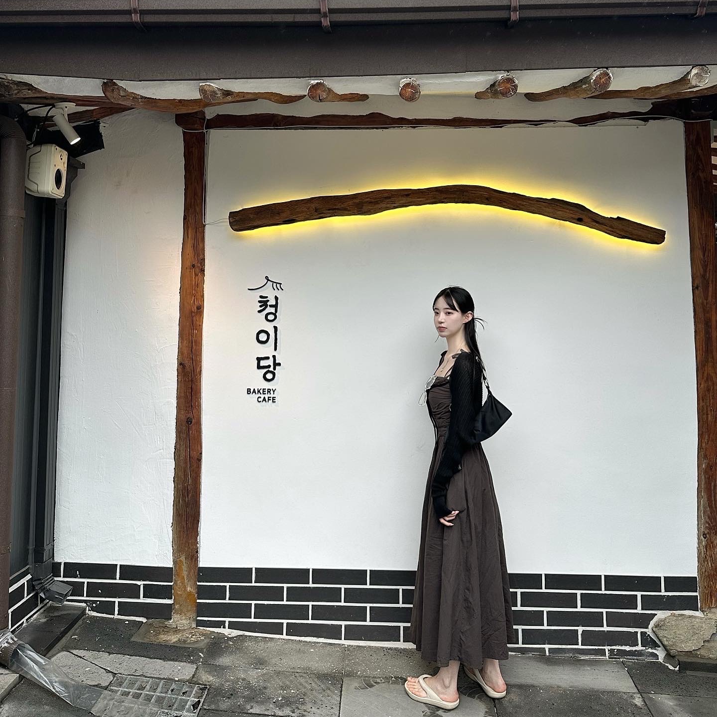 New Balance Flip Flop Ivory 착용 스타일 - 1
