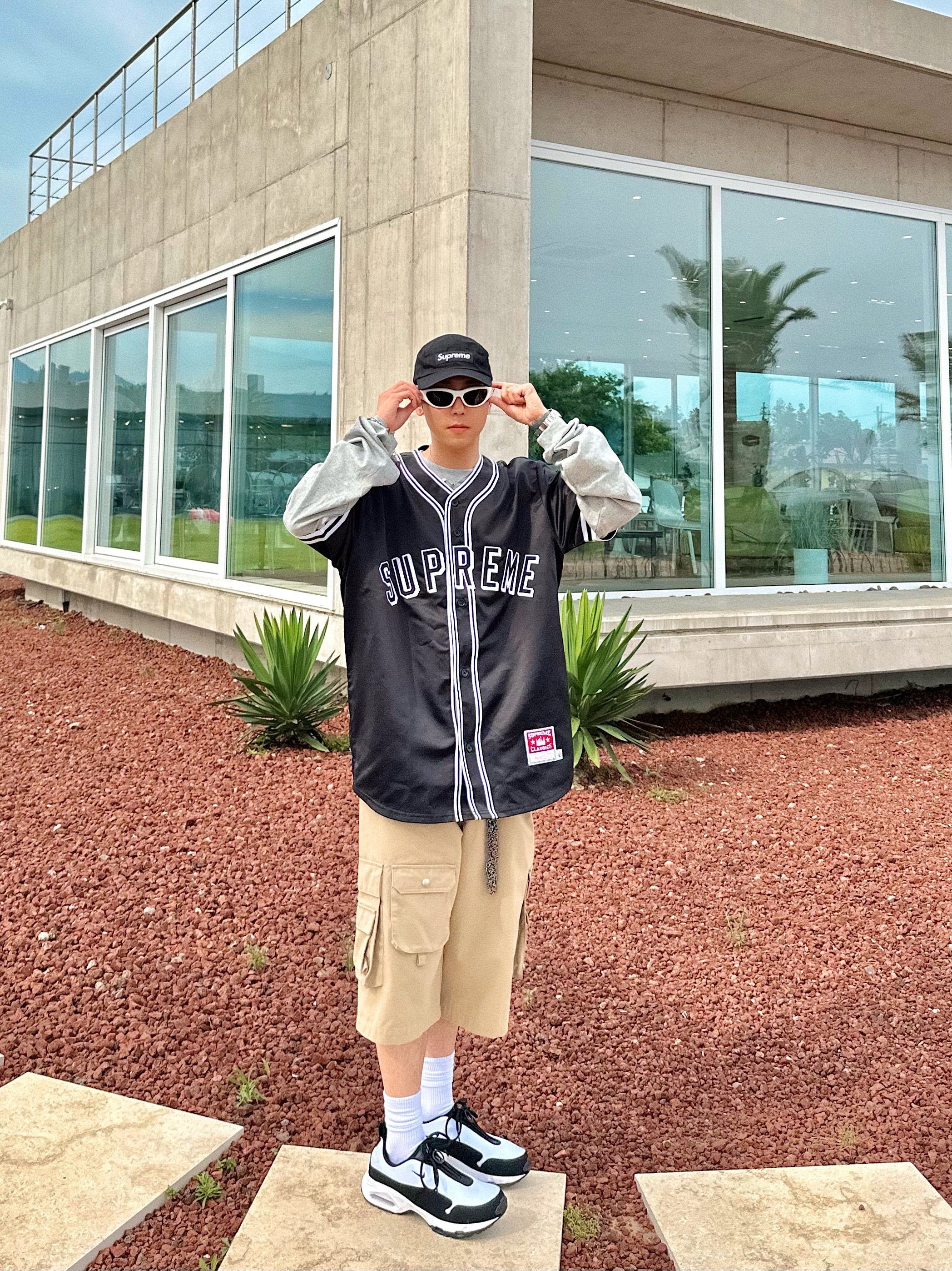 Gentle Monster x Maison Margiela MM003 White Black, Supreme Griffin Camp Cap Black - 22FW 착용 스타일 - 4