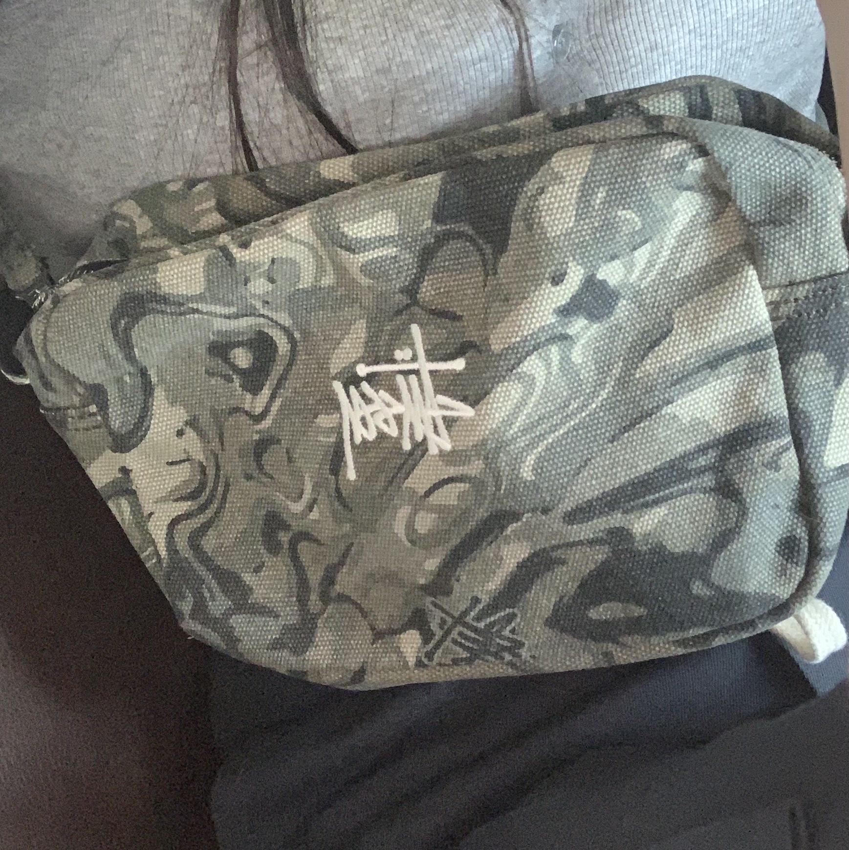 Stussy Canvas Side Pouch Veil Camo 착용 스타일