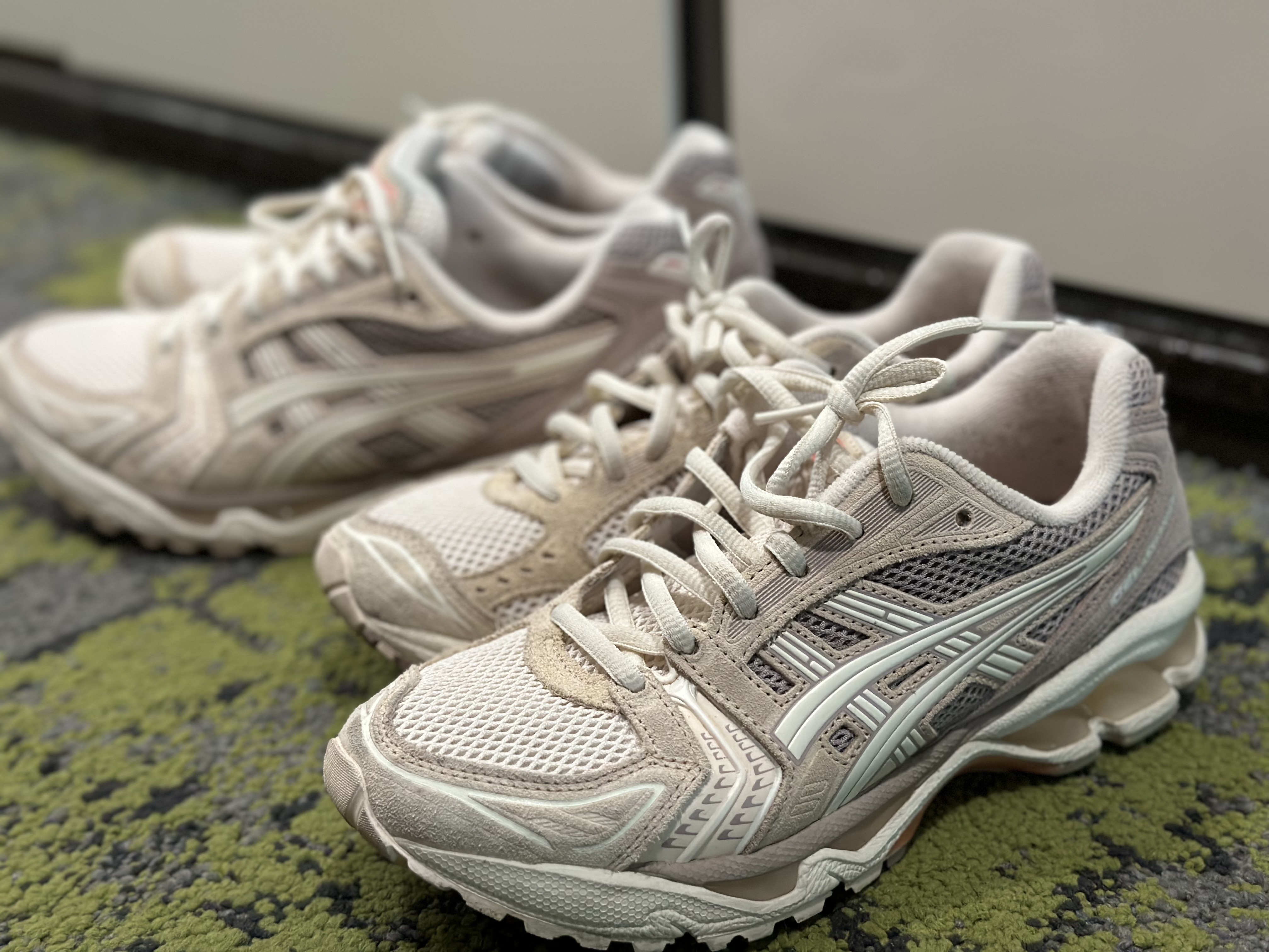 (W) Asics Gel-Kayano 14 White Peach Cream 착용 스타일 - 1