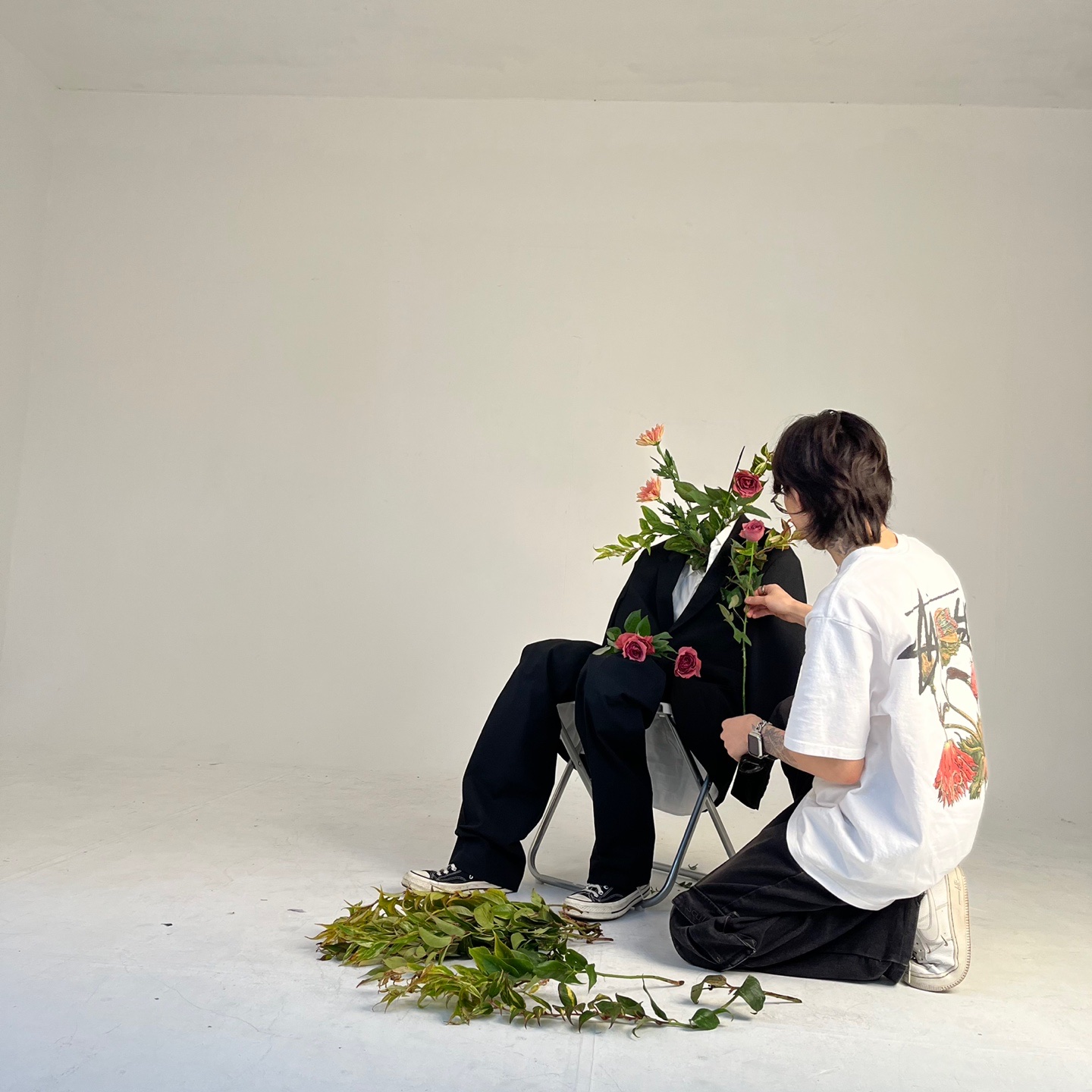 Stussy Withered Flower T-Shirt White 착용 스타일