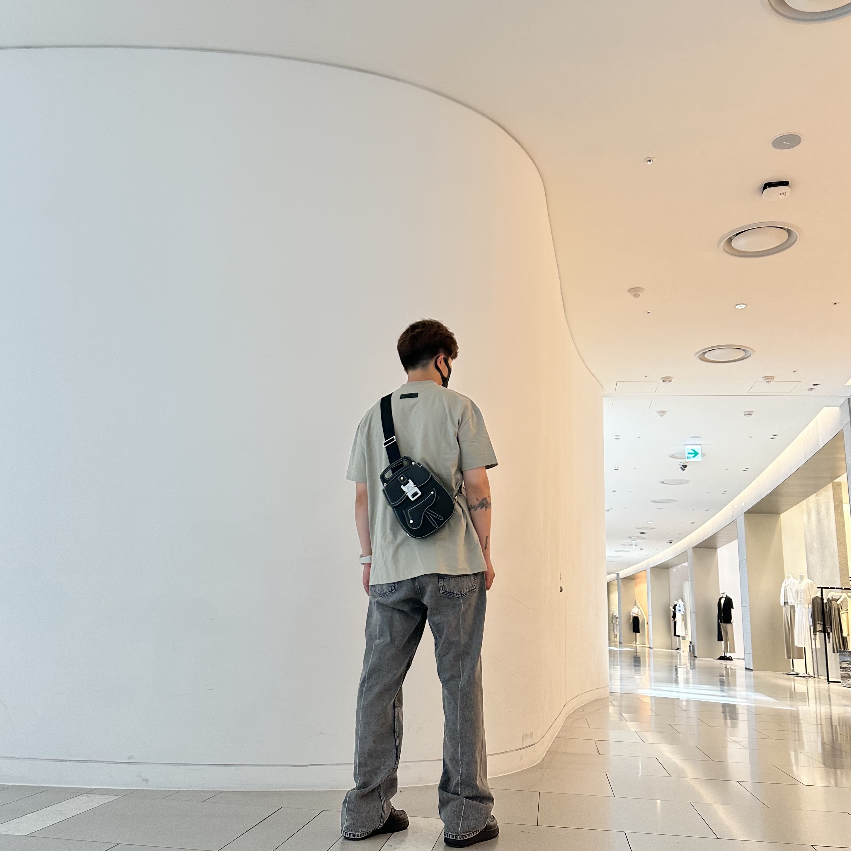 Dior Mini Gallop Sling Bag Grained Calfskin Black, Our Legacy Extended Third Cut Black Grey 착용 스타일 - 1
