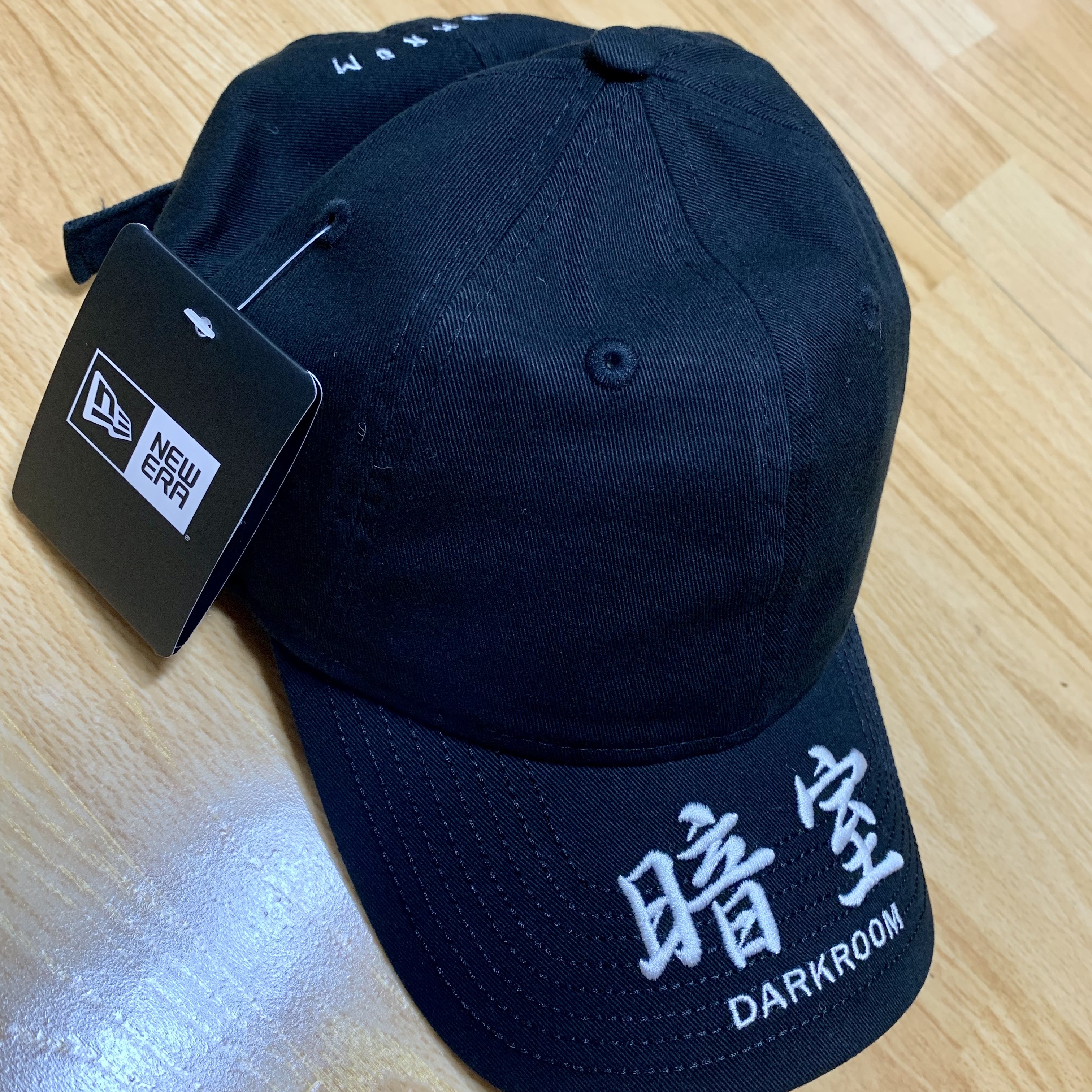 Darkr8m Studio x New Era Unstructured Ball Cap Black 착용 스타일 - 1