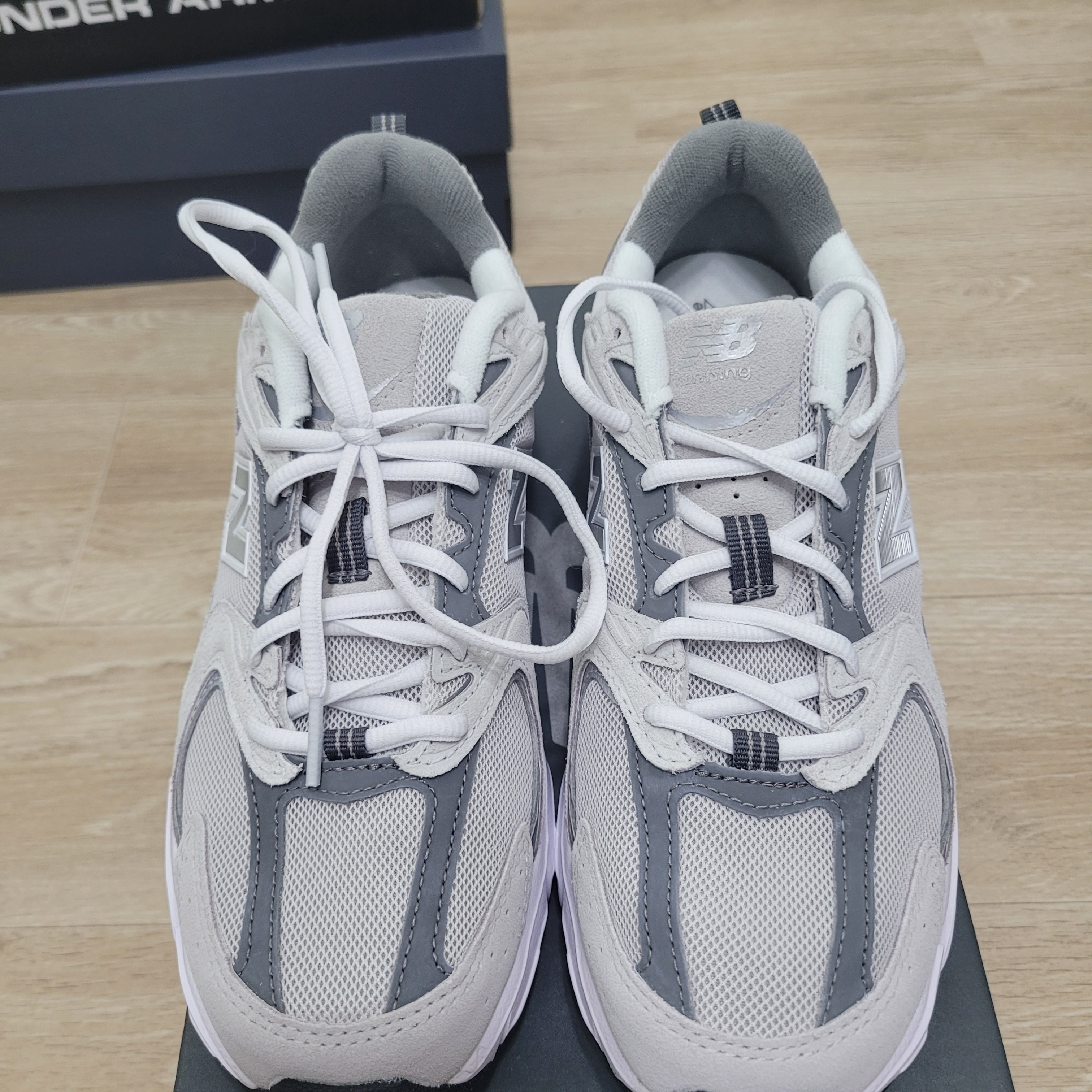New Balance 530 Classic Grey 착용 스타일 - 2