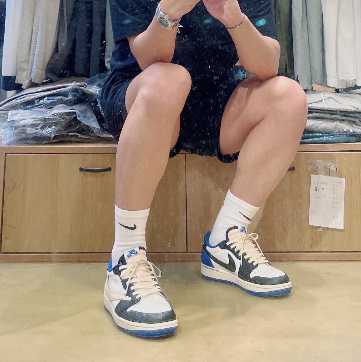 Jordan 1 x Travis Scott x Fragment Retro Low OG SP Military Blue, Gucci Interlocking G Bracelet Silver 착용 스타일 - 2