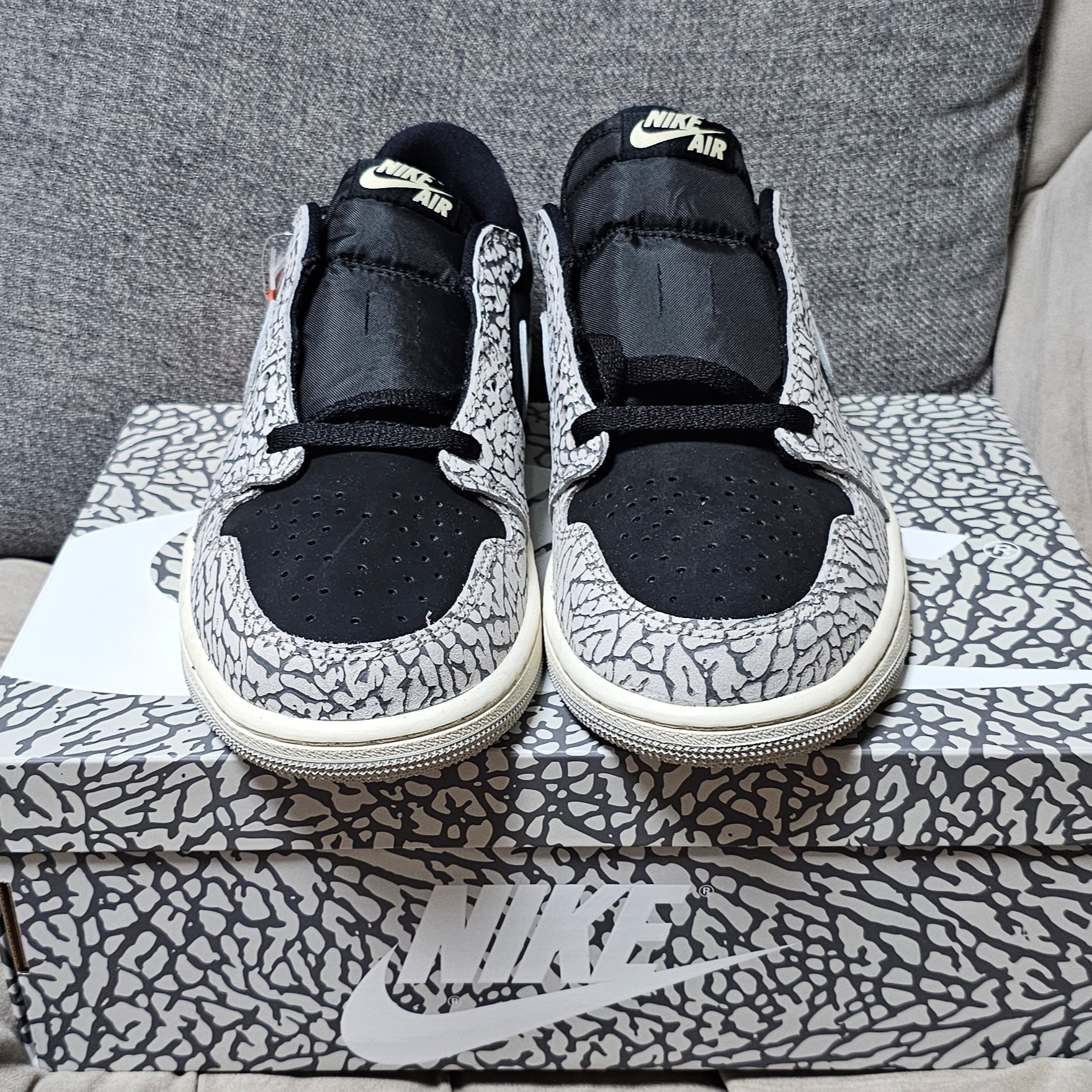 Jordan 1 Retro Low OG Black Cement 착용 스타일 - 2