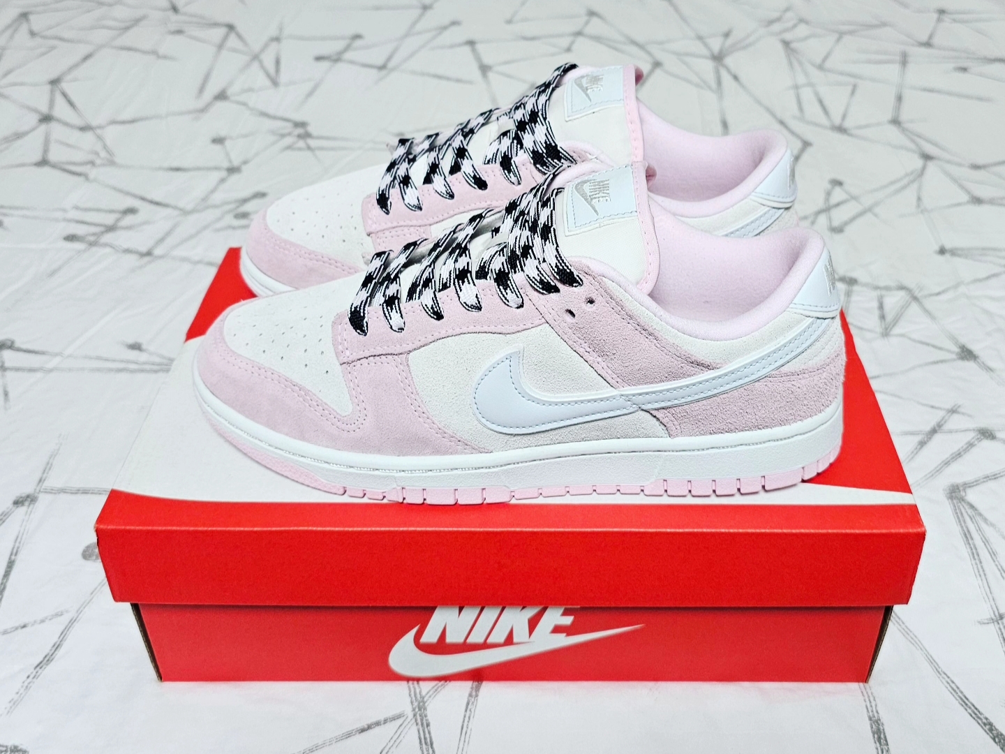 (W) Nike Dunk Low LX Pink Foam 착용 스타일 - 2