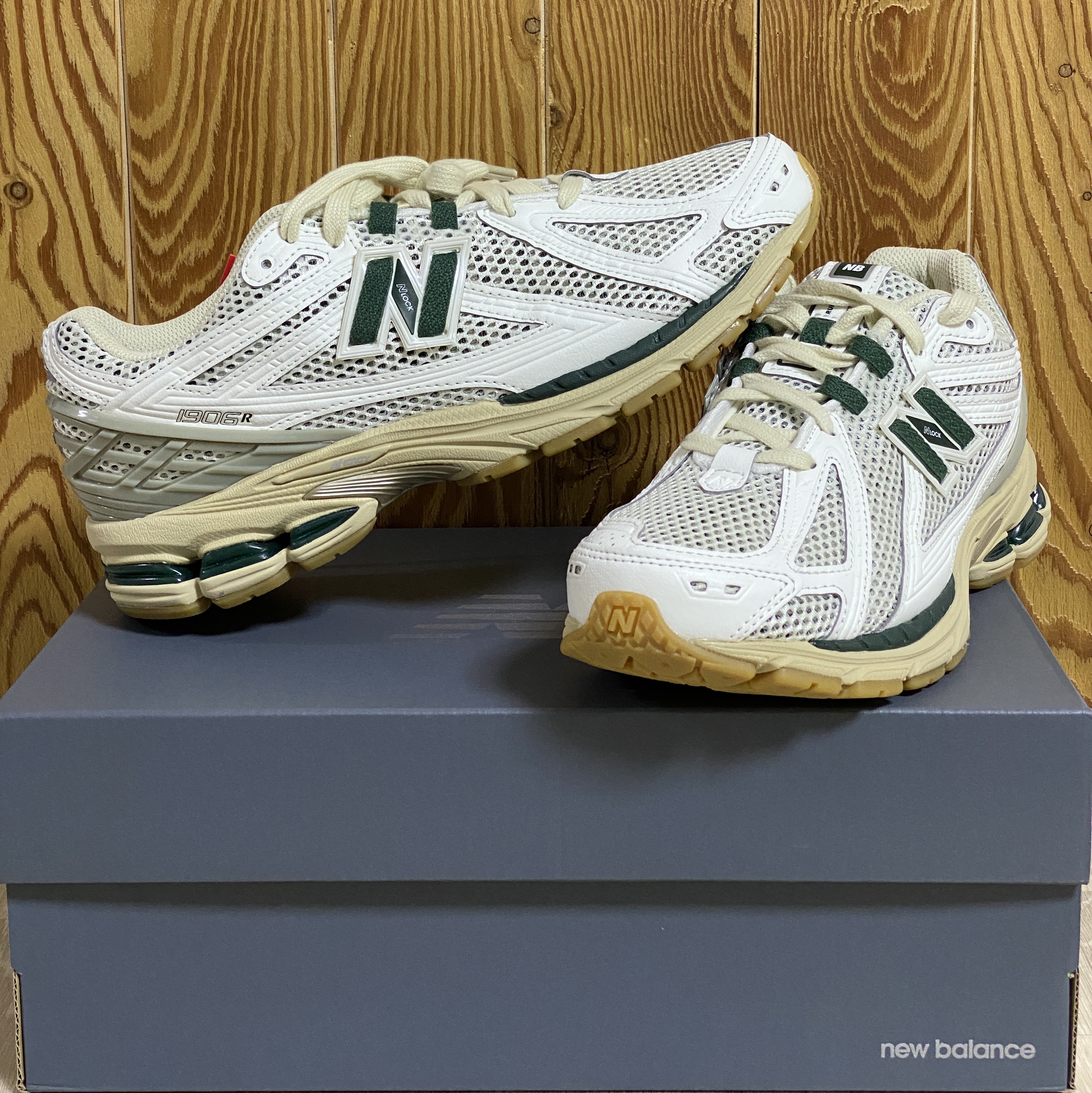 New Balance 1906R Silver Green 착용 스타일