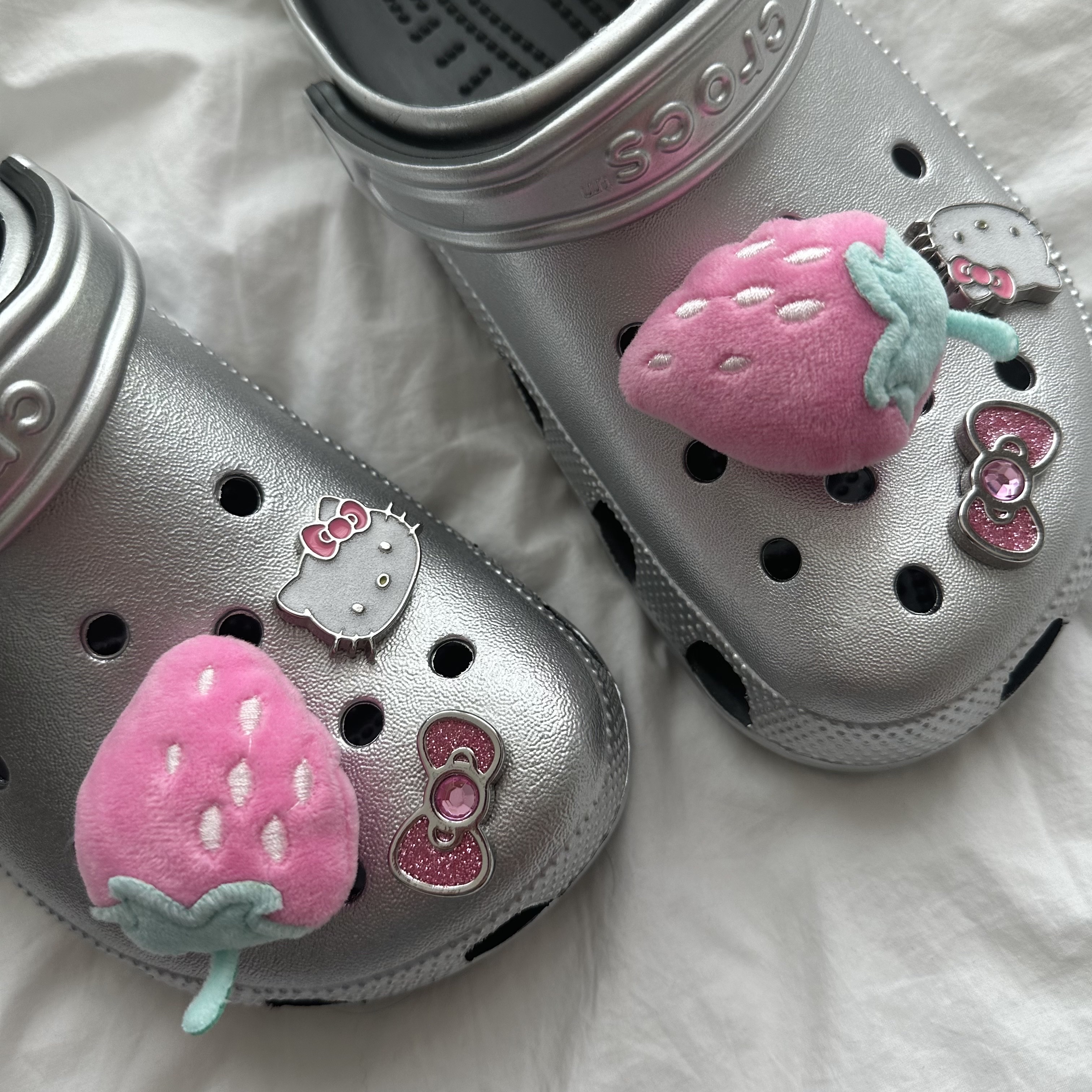 Crocs Classic Metallic Clog Silver 착용 스타일