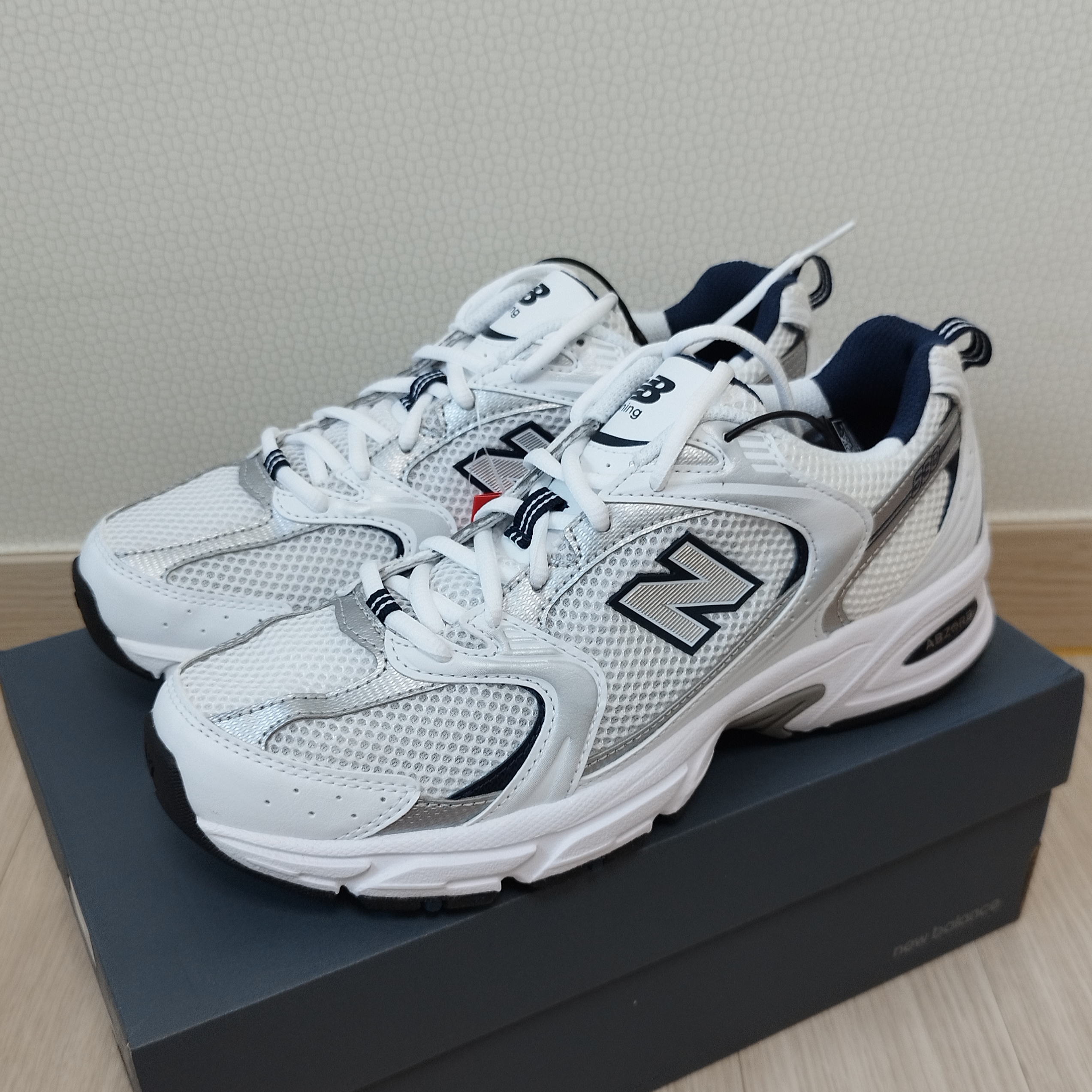 New Balance 530 White 착용 스타일 - 2