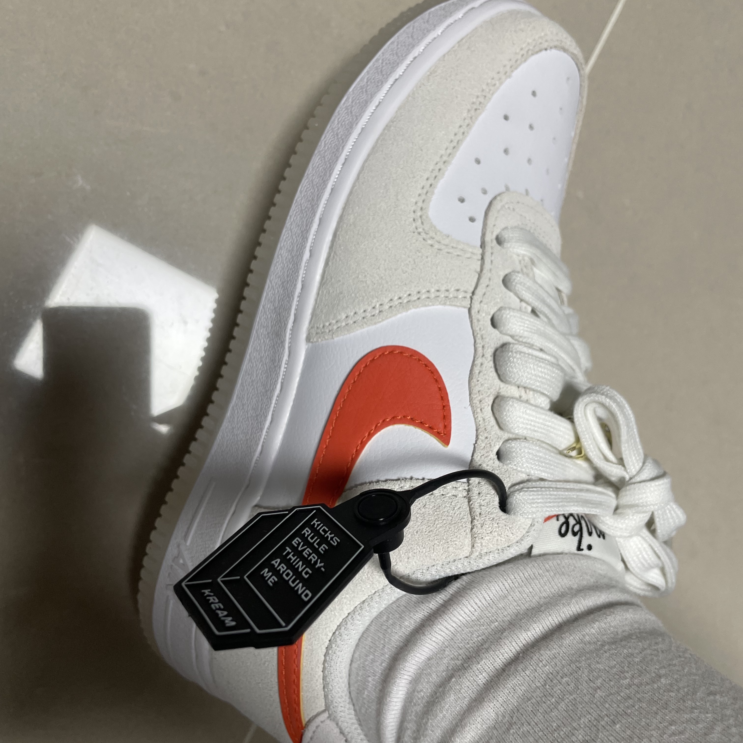 (W) Nike Air Force 1 '07 SE First Use Orange Sail 착용 스타일 - 1