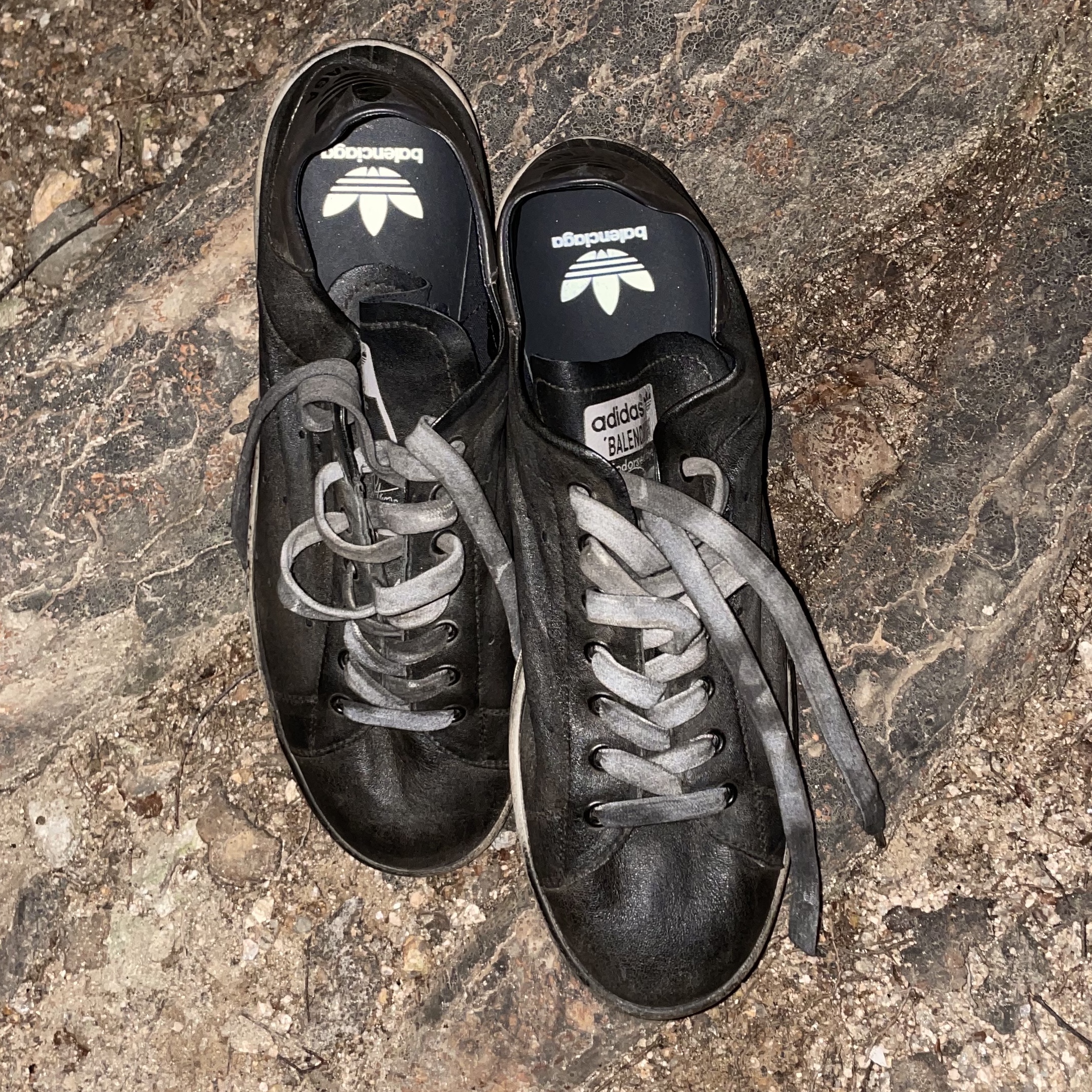 Balenciaga x Adidas Stan Smith Worn Out Black 착용 스타일 - 1
