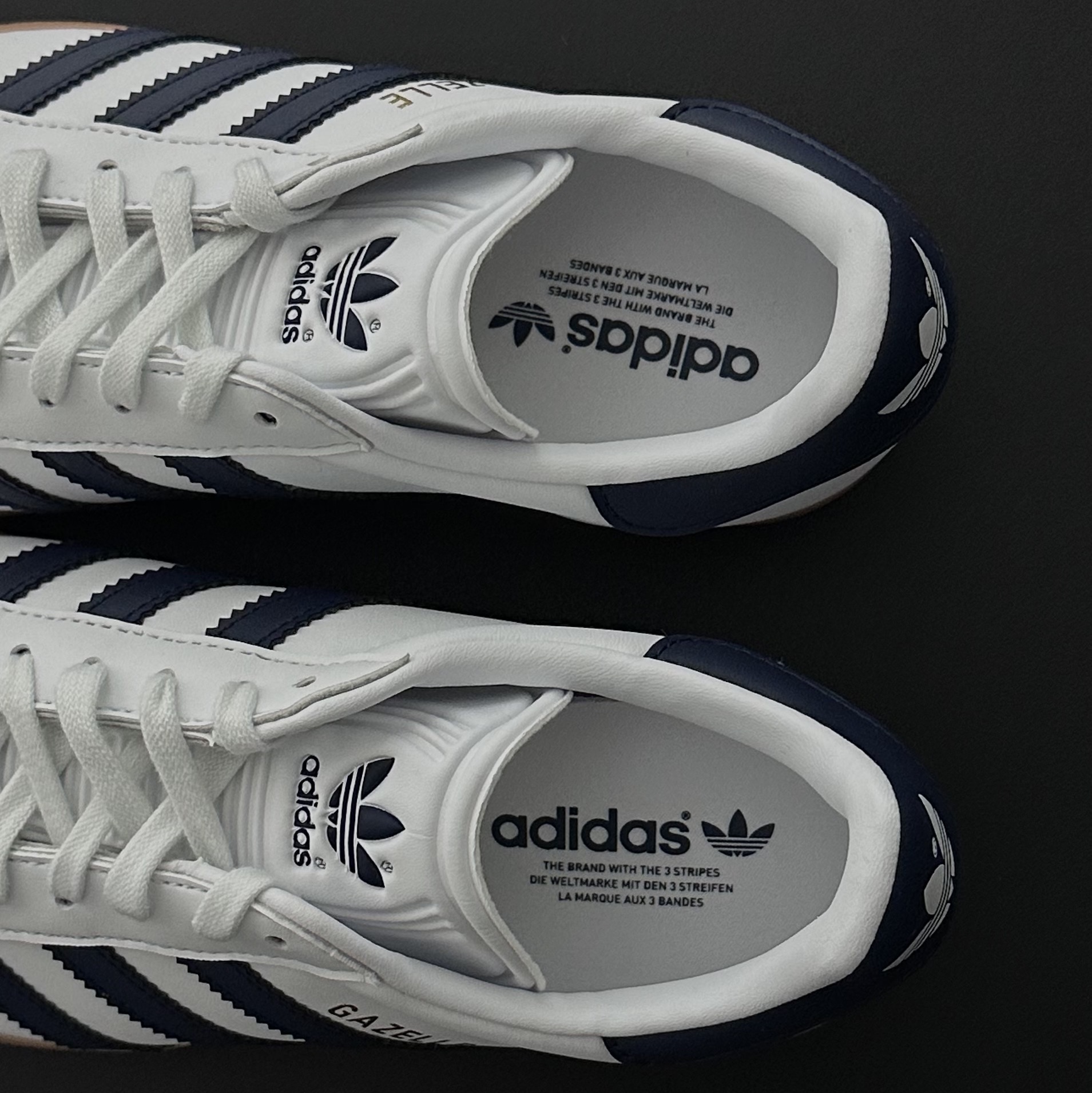 Adidas Gazelle White Collegiate Navy 착용 스타일 - 4
