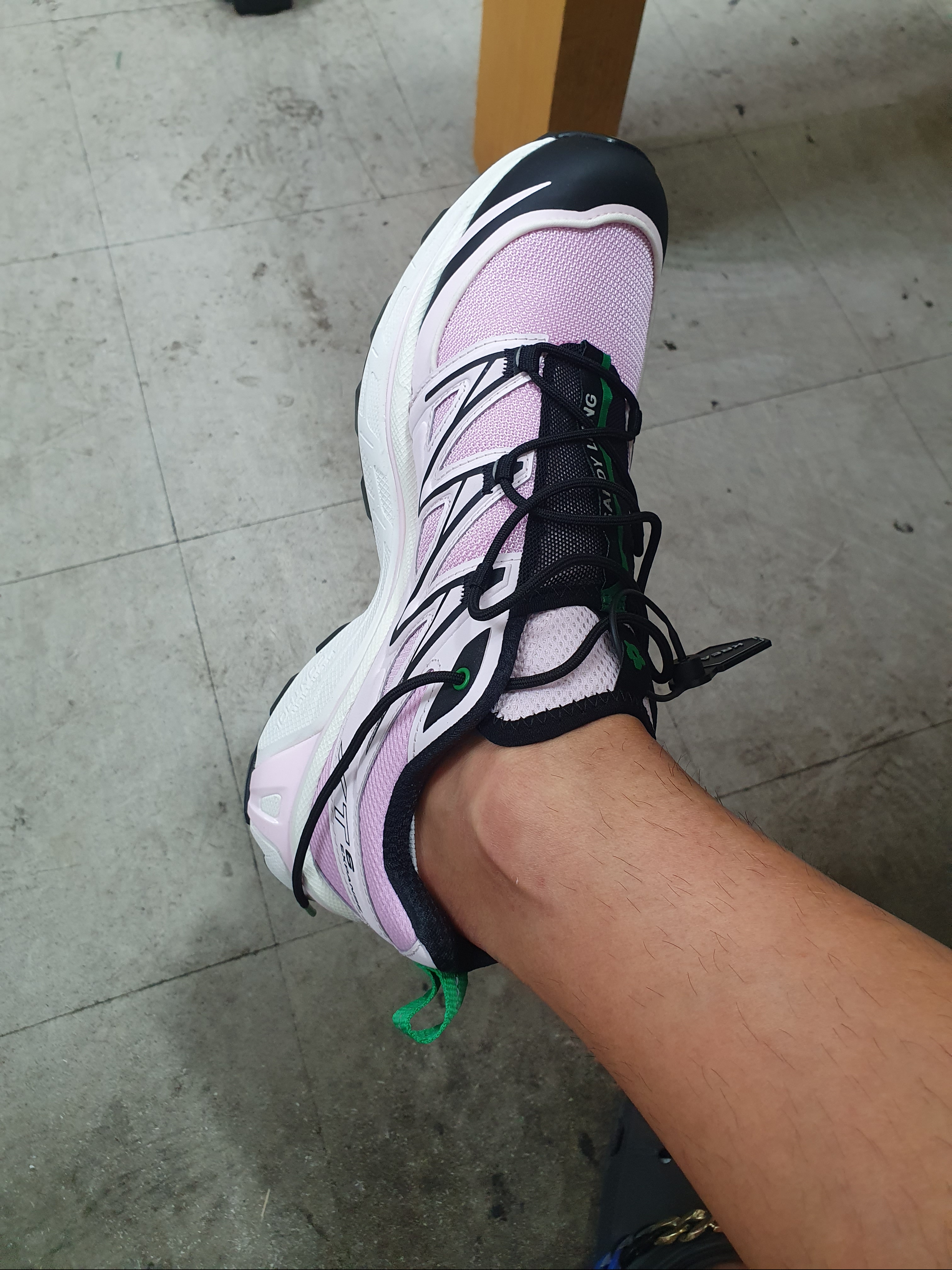 Salomon x Sandy Liang XT-6 Expanse Cradle Pink 착용 스타일 - 2