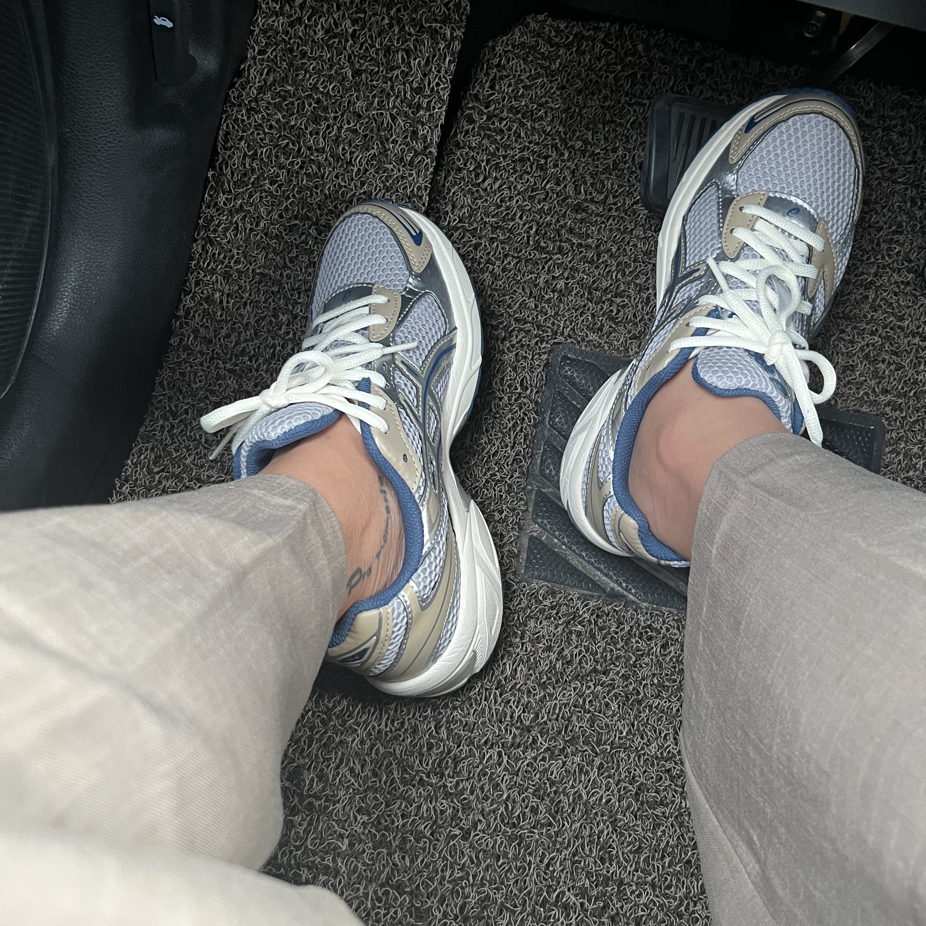 Asics Gel-1130 Oyster Grey Pure Silver 착용 스타일