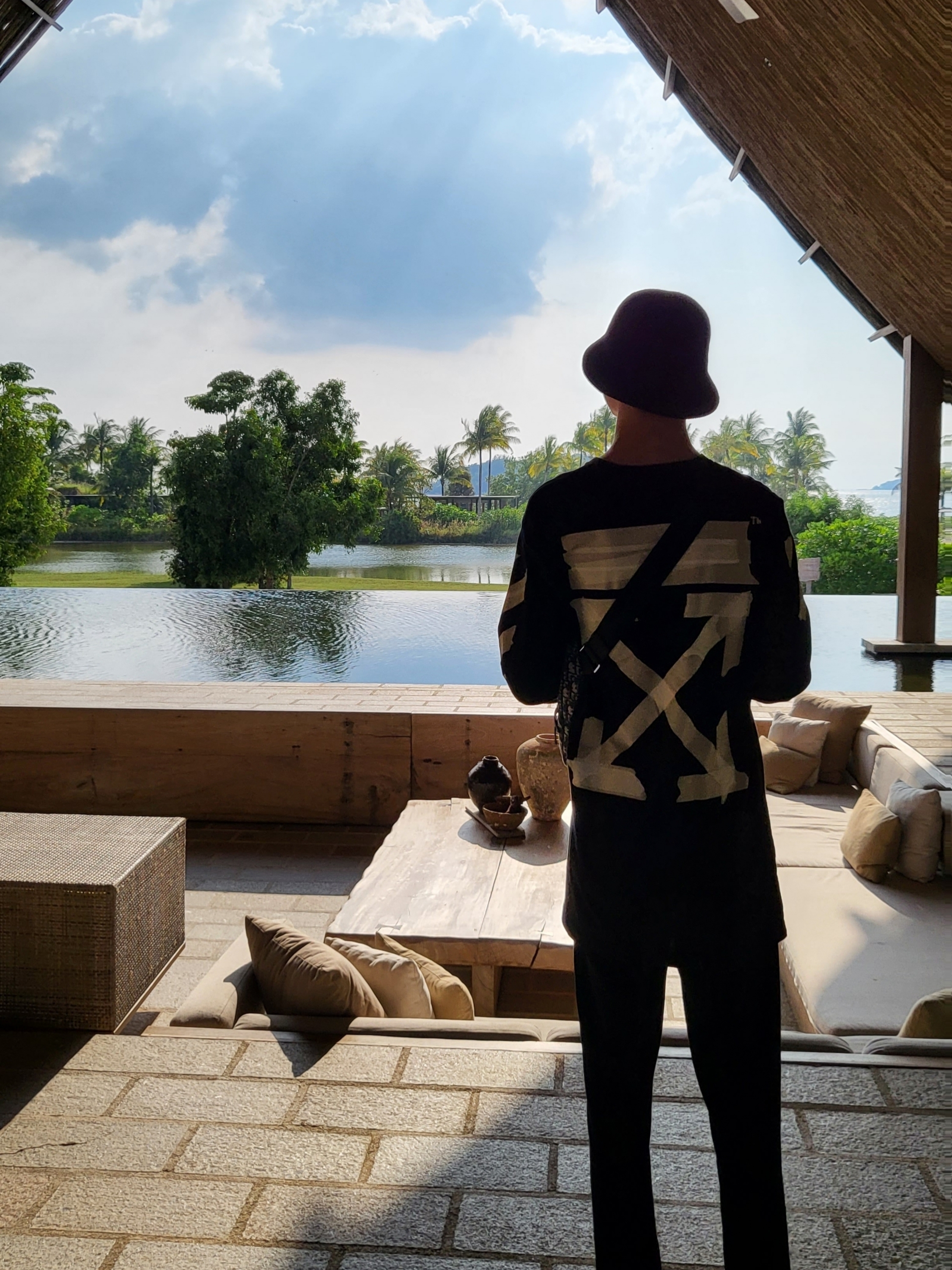 Off-White Tape Arrows Slim Zip Hoodie White Beige 착용 스타일 - 1