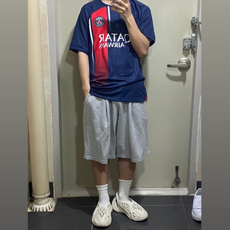 Nike Paris Saint-Germain 2023/24 Dri-Fit Stadium Home Jersey Midnight Navy (Non Marking Ver.), Adidas Yeezy Foam RNNR Sand 착용 스타일