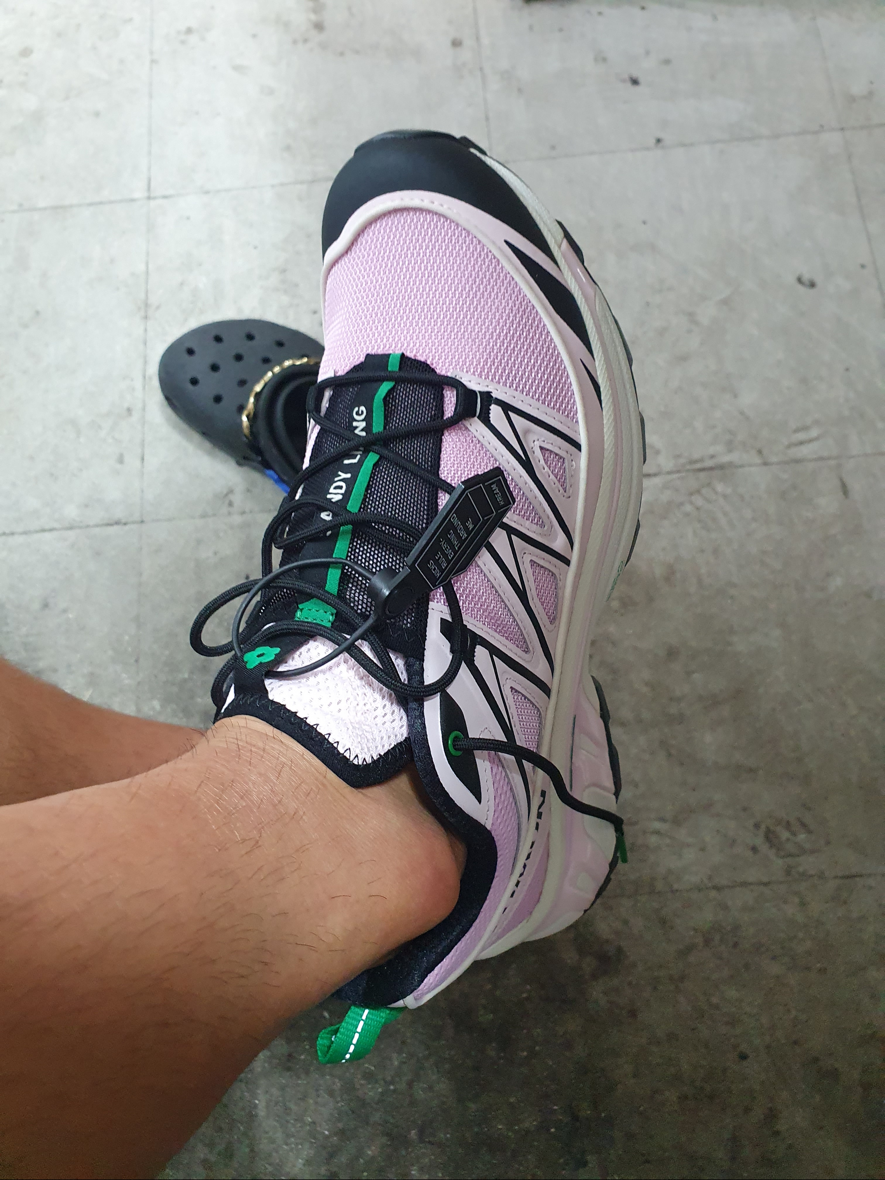 Salomon x Sandy Liang XT-6 Expanse Cradle Pink 착용 스타일 - 1